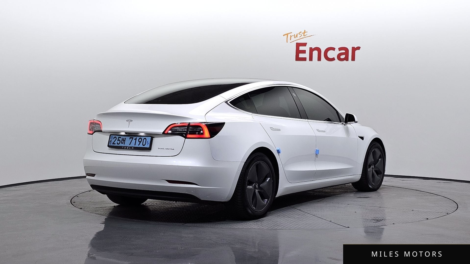 Tesla Model 3 2020 — миниатюра 2