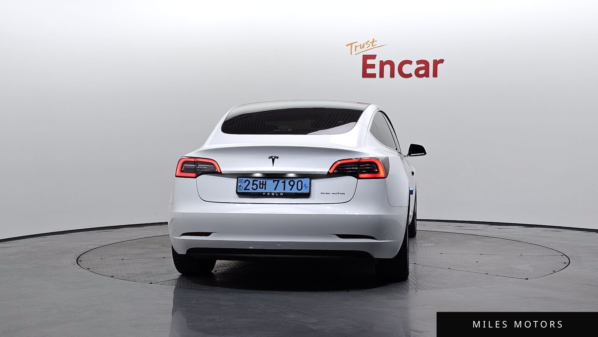 Tesla Model 3 2020 — миниатюра 4