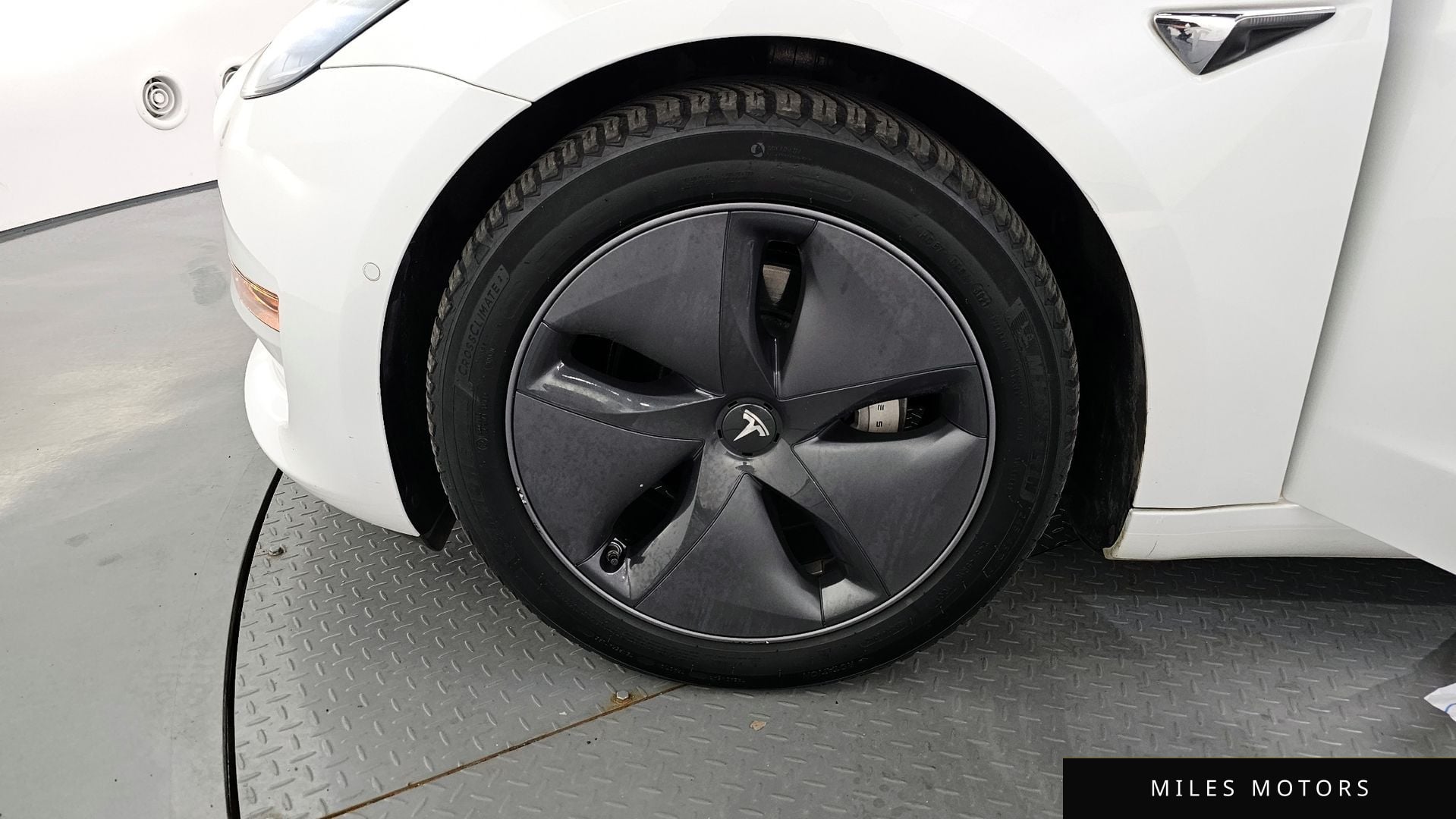 Tesla Model 3 2020 — миниатюра 5