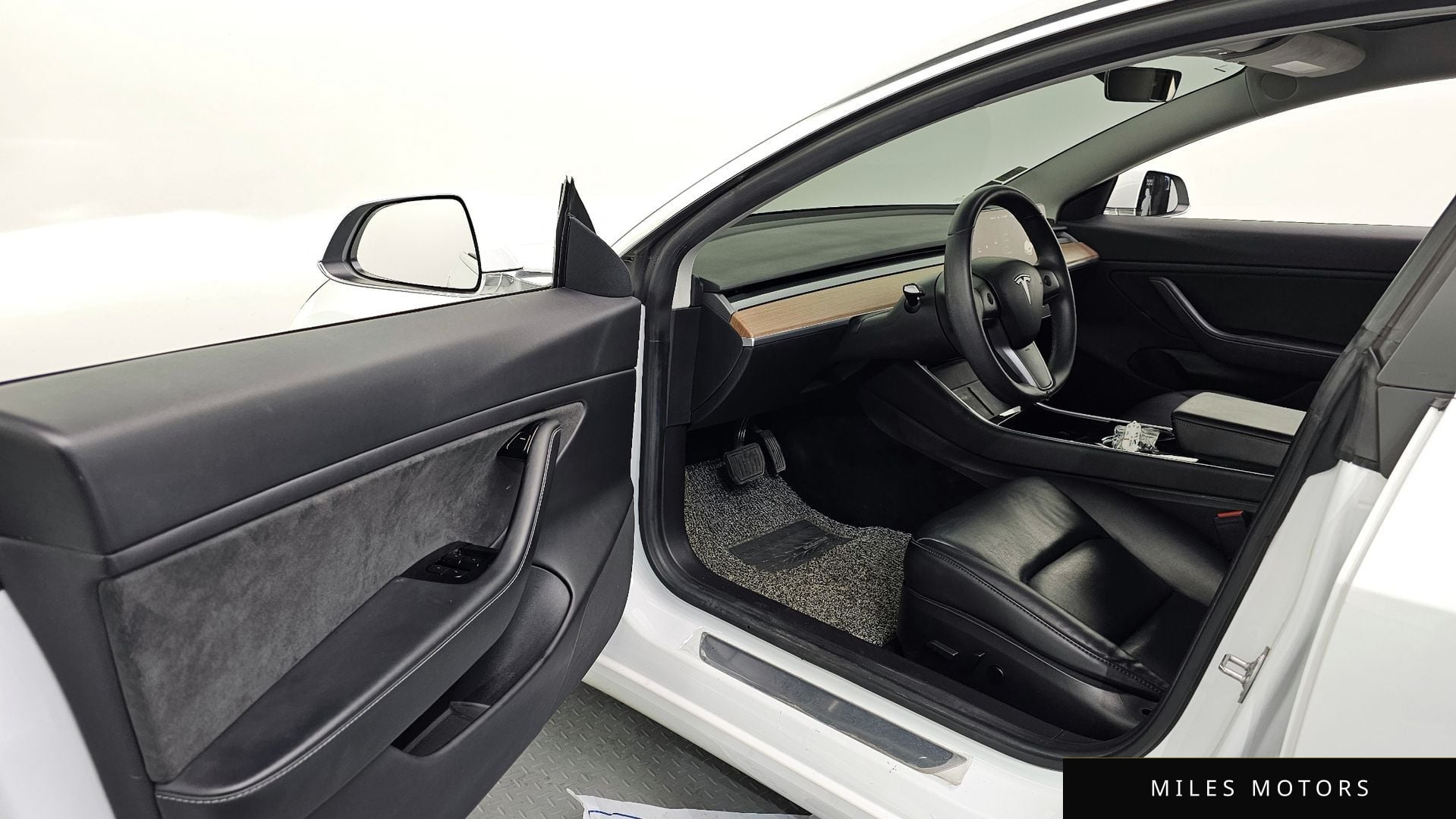 Tesla Model 3 2020 — миниатюра 10