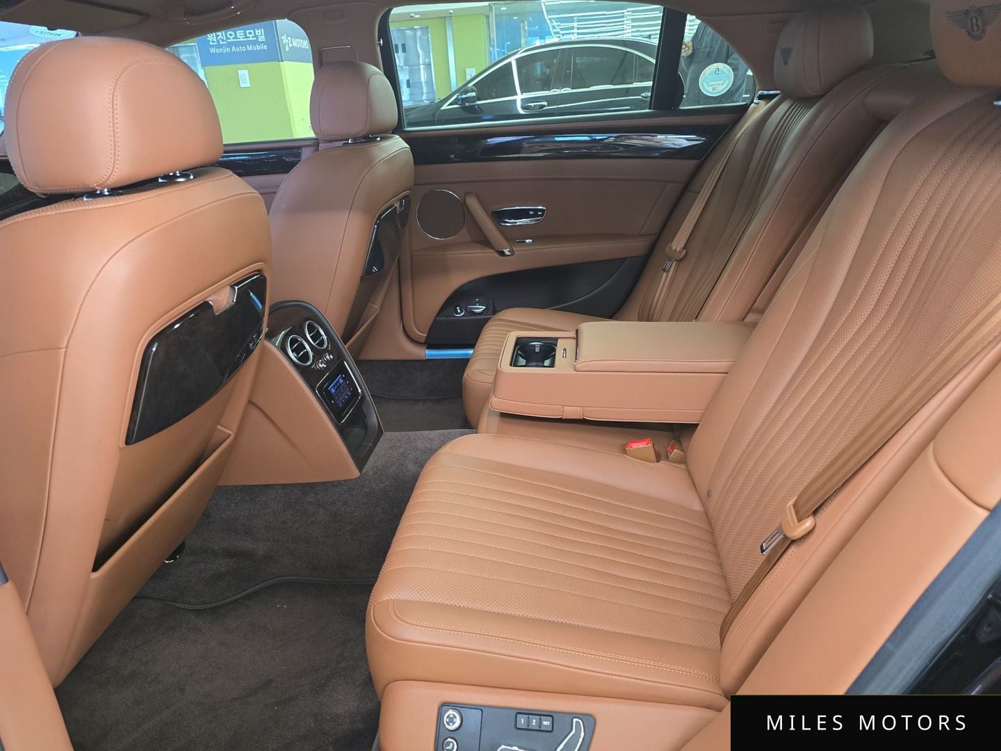 Bentley Flying Spur 2018 — миниатюра 5