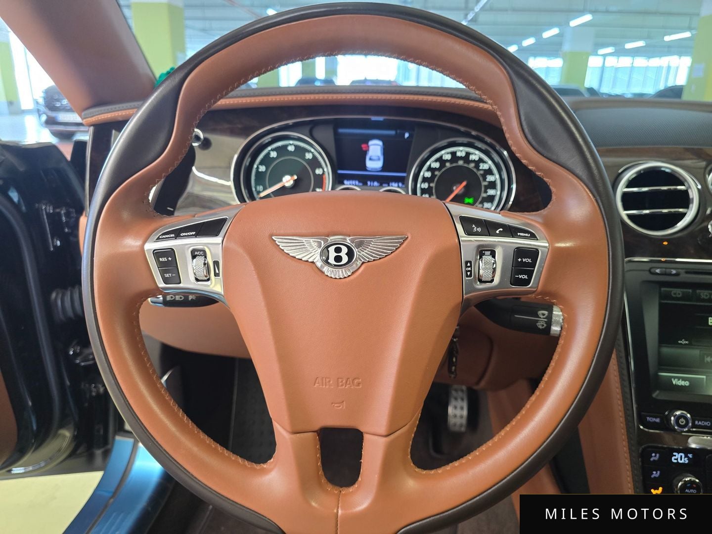 Bentley Flying Spur 2018 — миниатюра 10