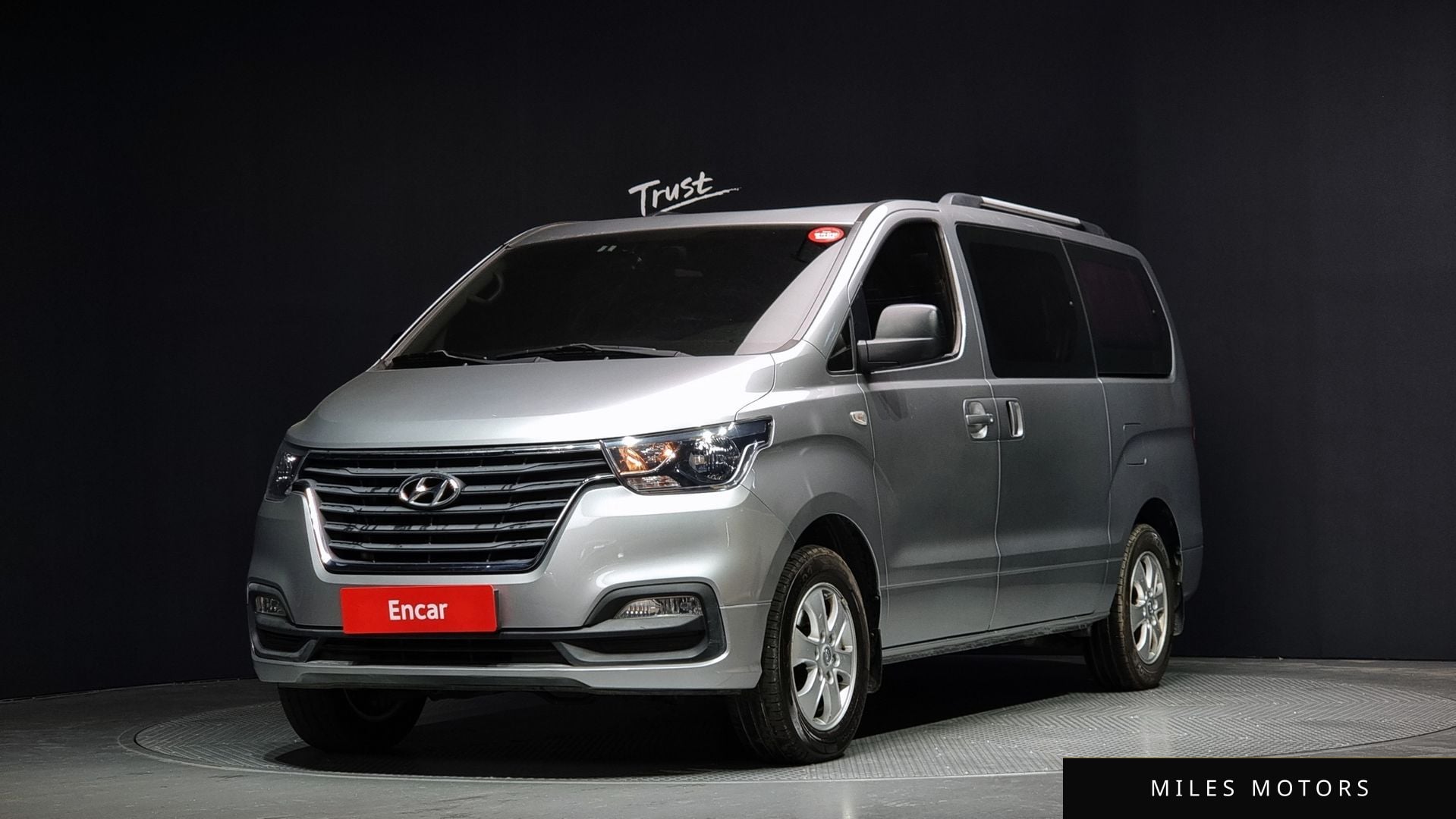 Hyundai Starex 2019 — фото 1 из 12