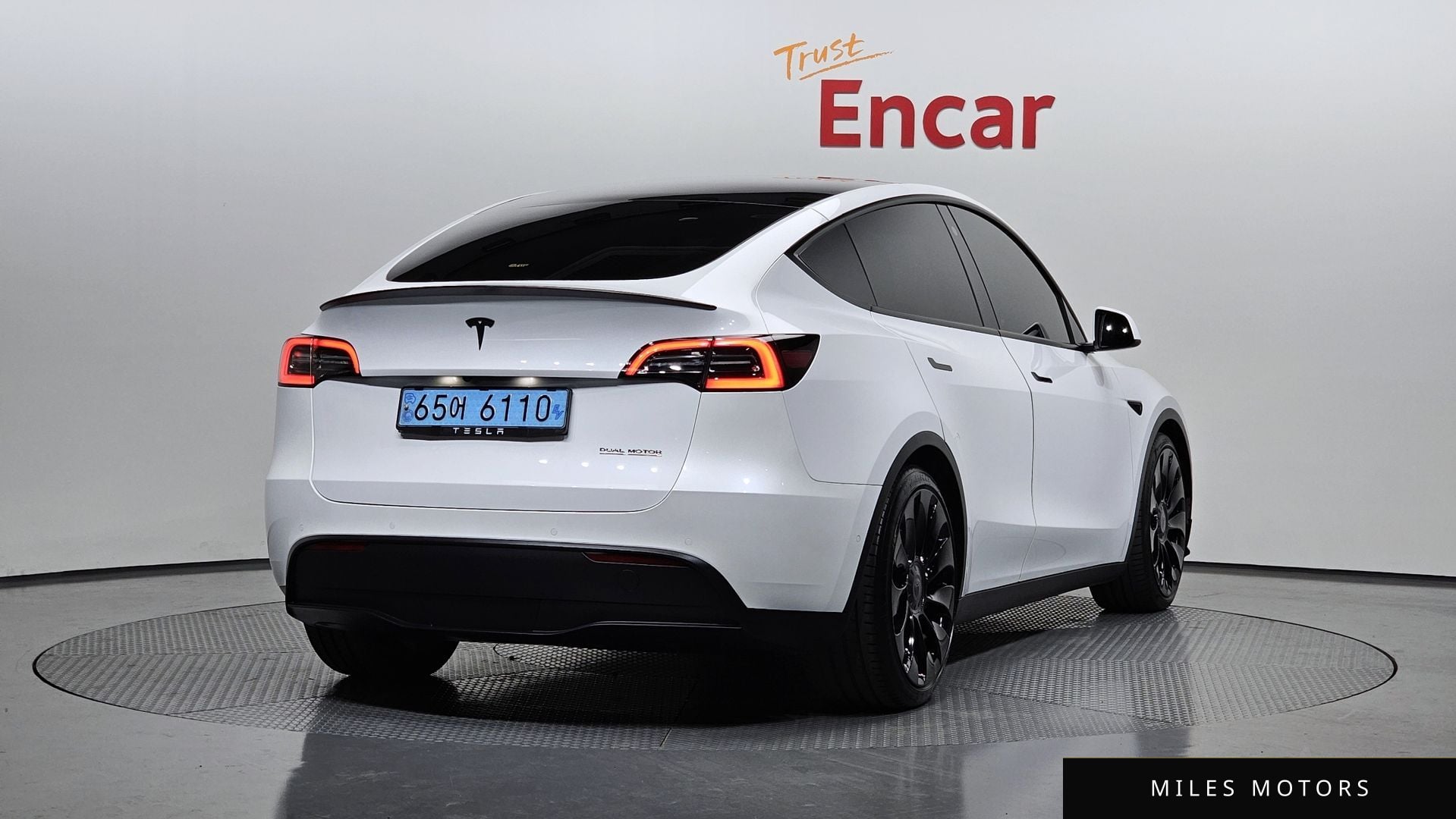 Tesla Model Y 2021 — миниатюра 2