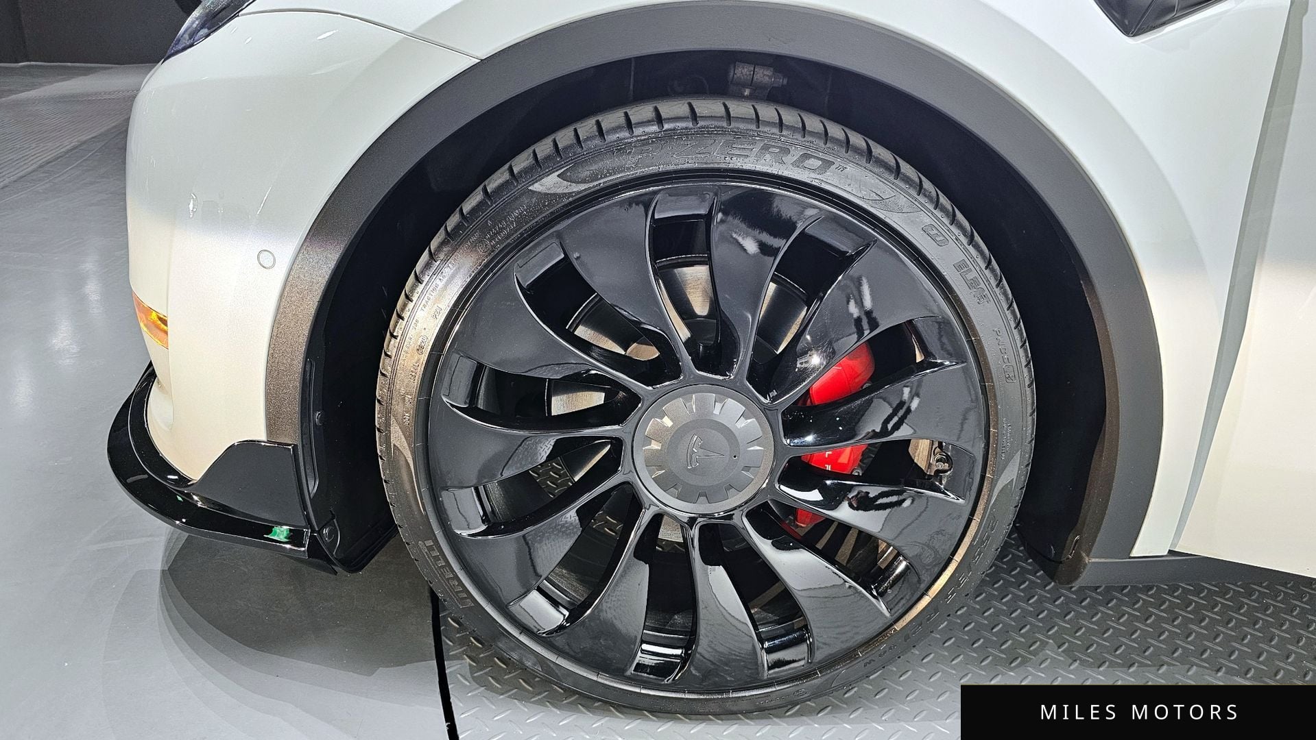 Tesla Model Y 2021 — миниатюра 5