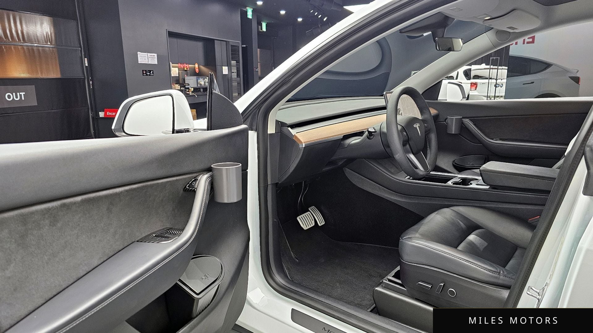 Tesla Model Y 2021 — миниатюра 11