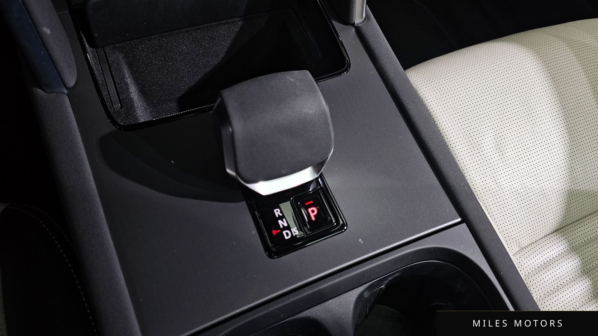 Land Rover 디스커버리 스포츠 2024 — миниатюра 9