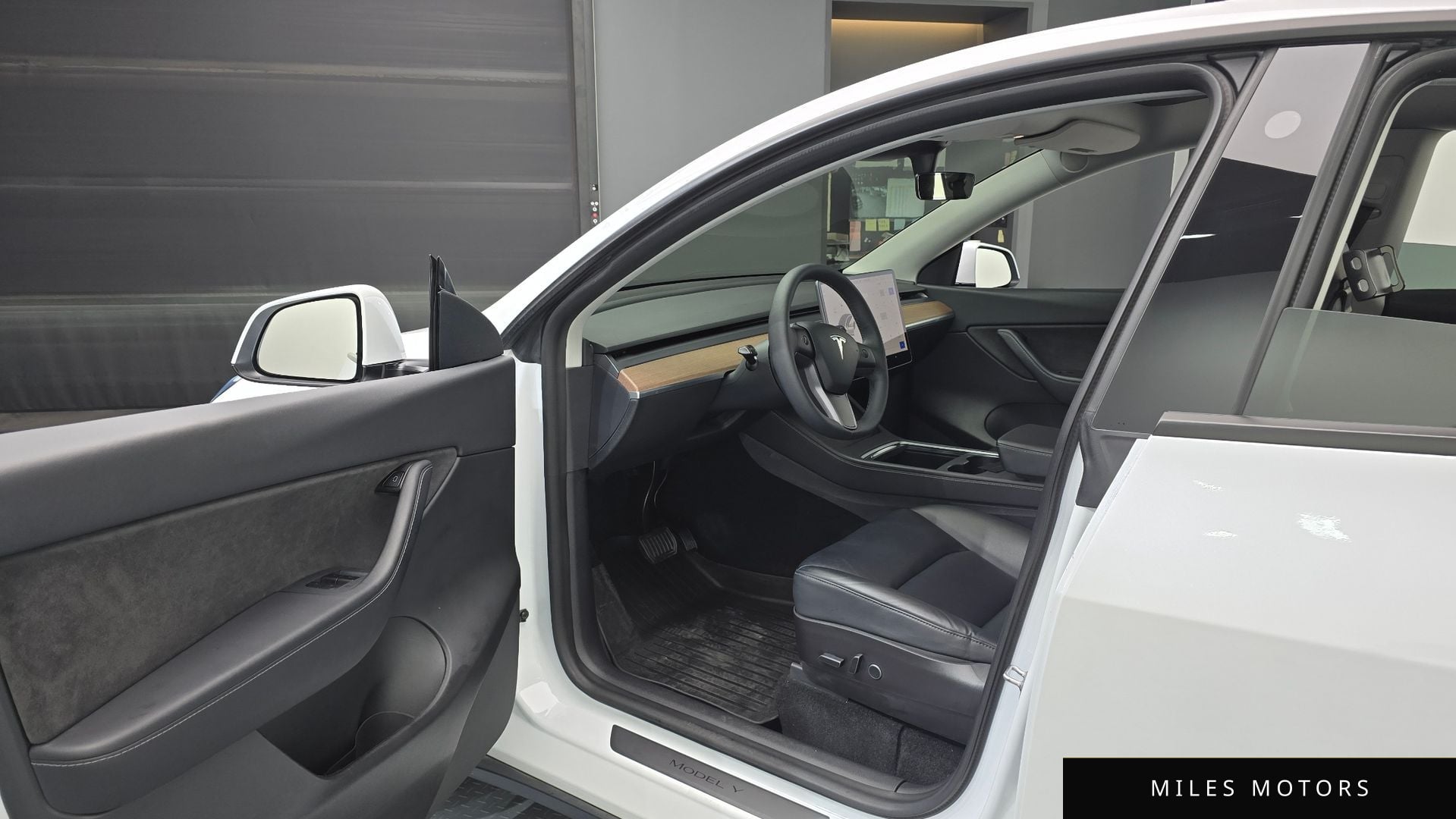 Tesla 모델 Y 2021 — миниатюра 10