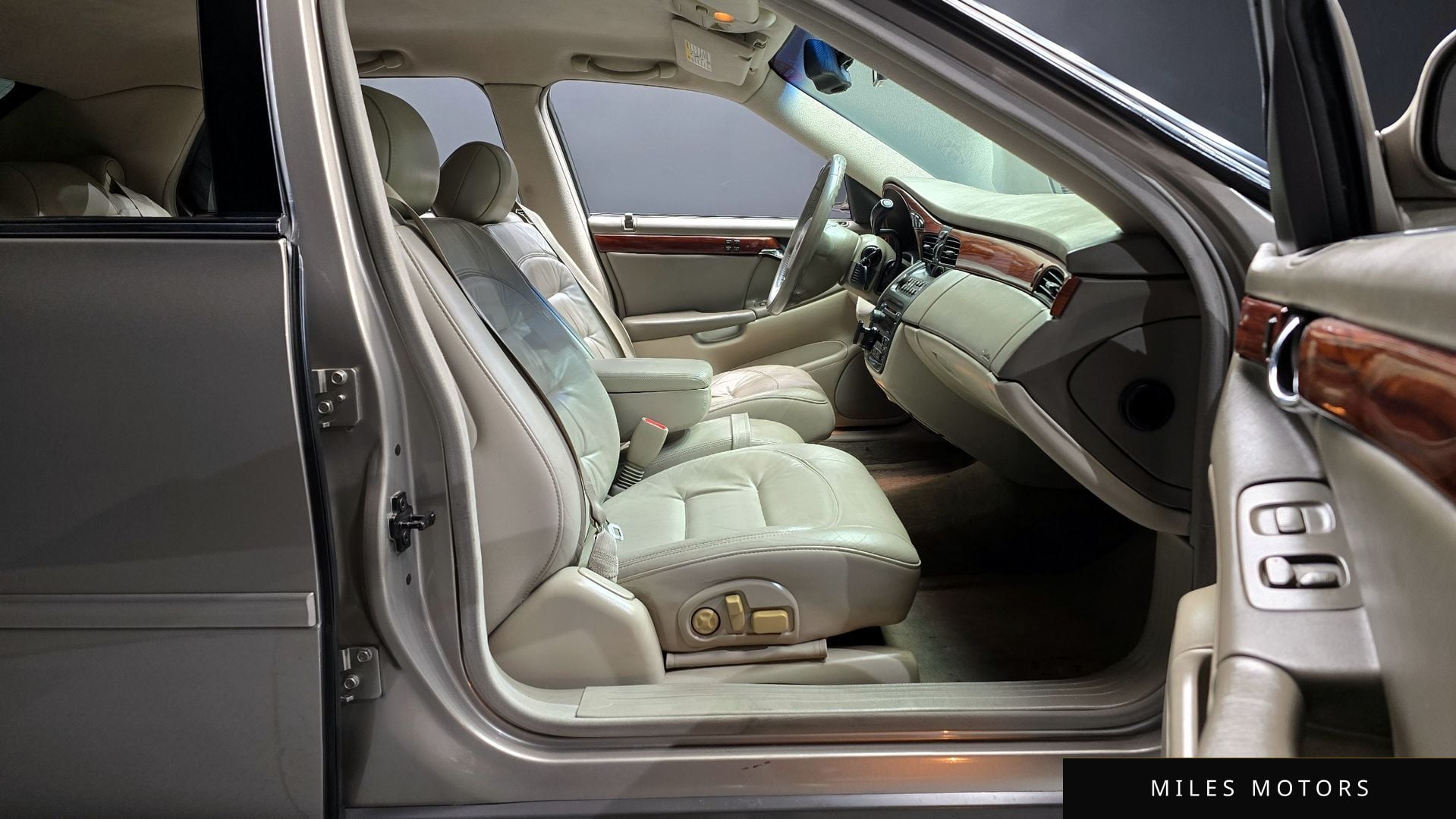 Cadillac DeVille 2001 — миниатюра 10