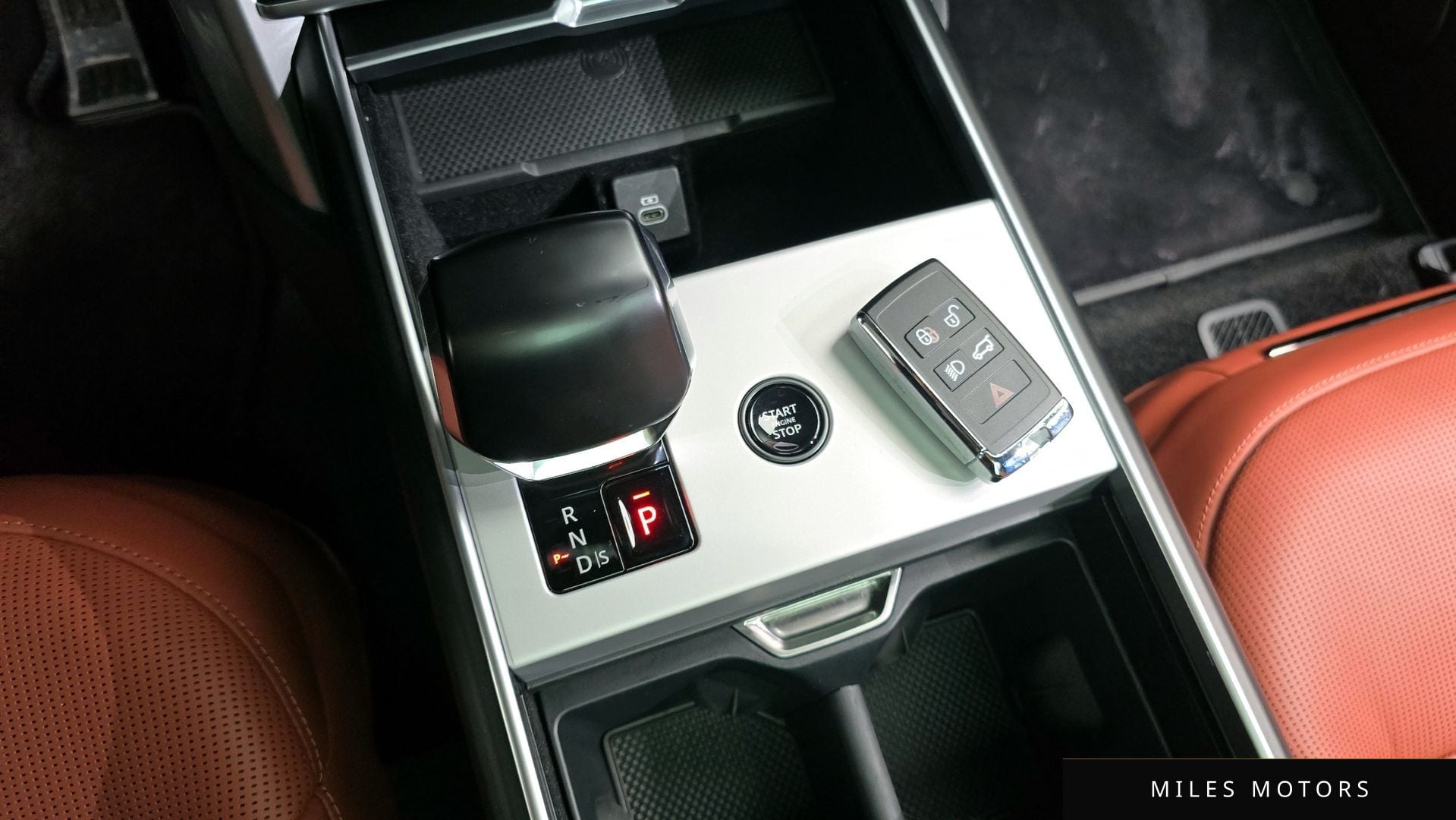 Land Rover Range Rover 2024 — миниатюра 16