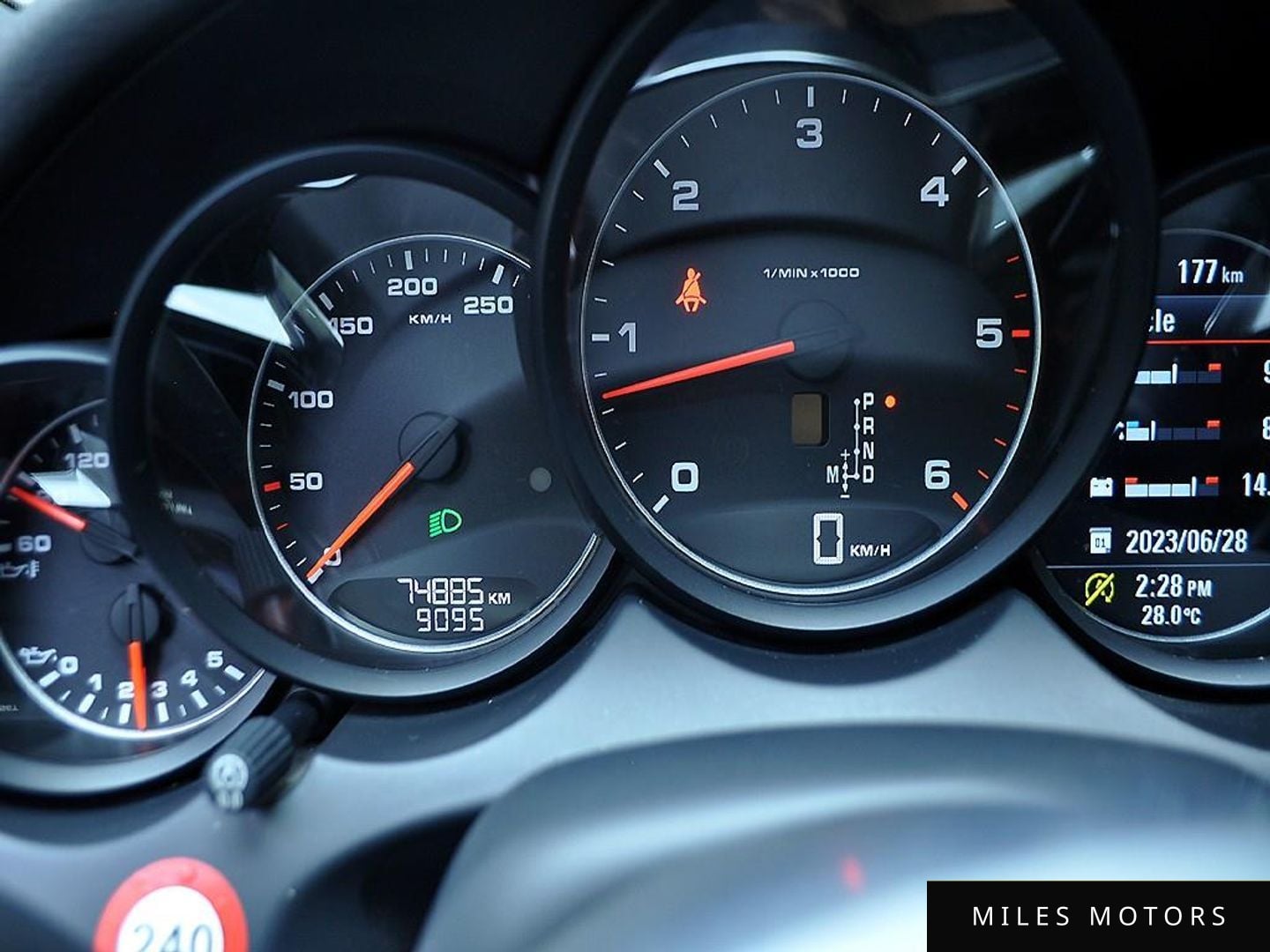 Porsche Cayenne 2015 — миниатюра 8