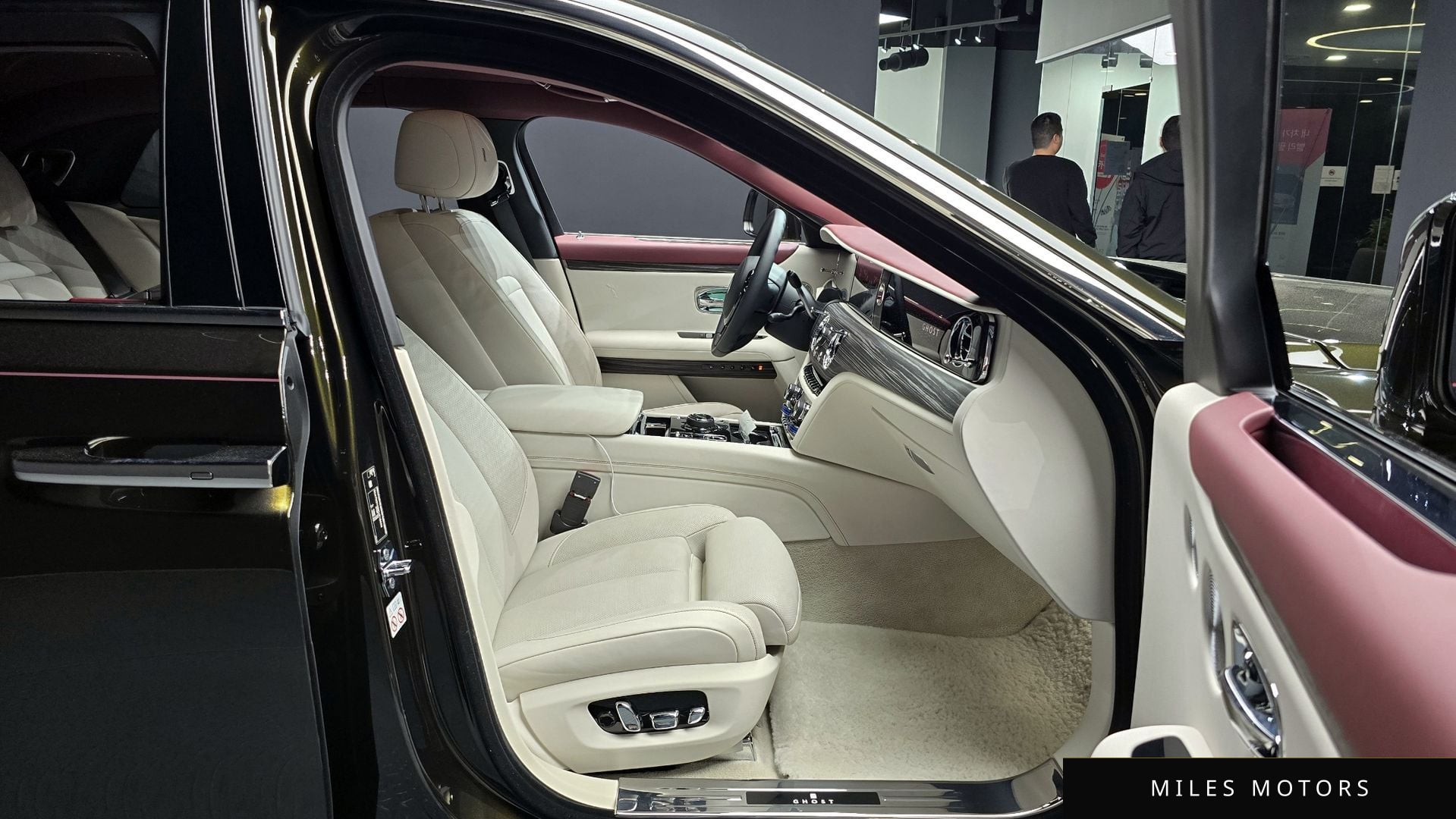 Rolls-Royce 고스트 2023 — миниатюра 10