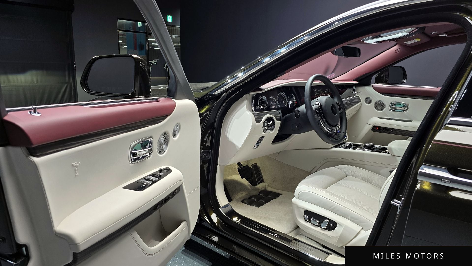 Rolls-Royce 고스트 2023 — миниатюра 11