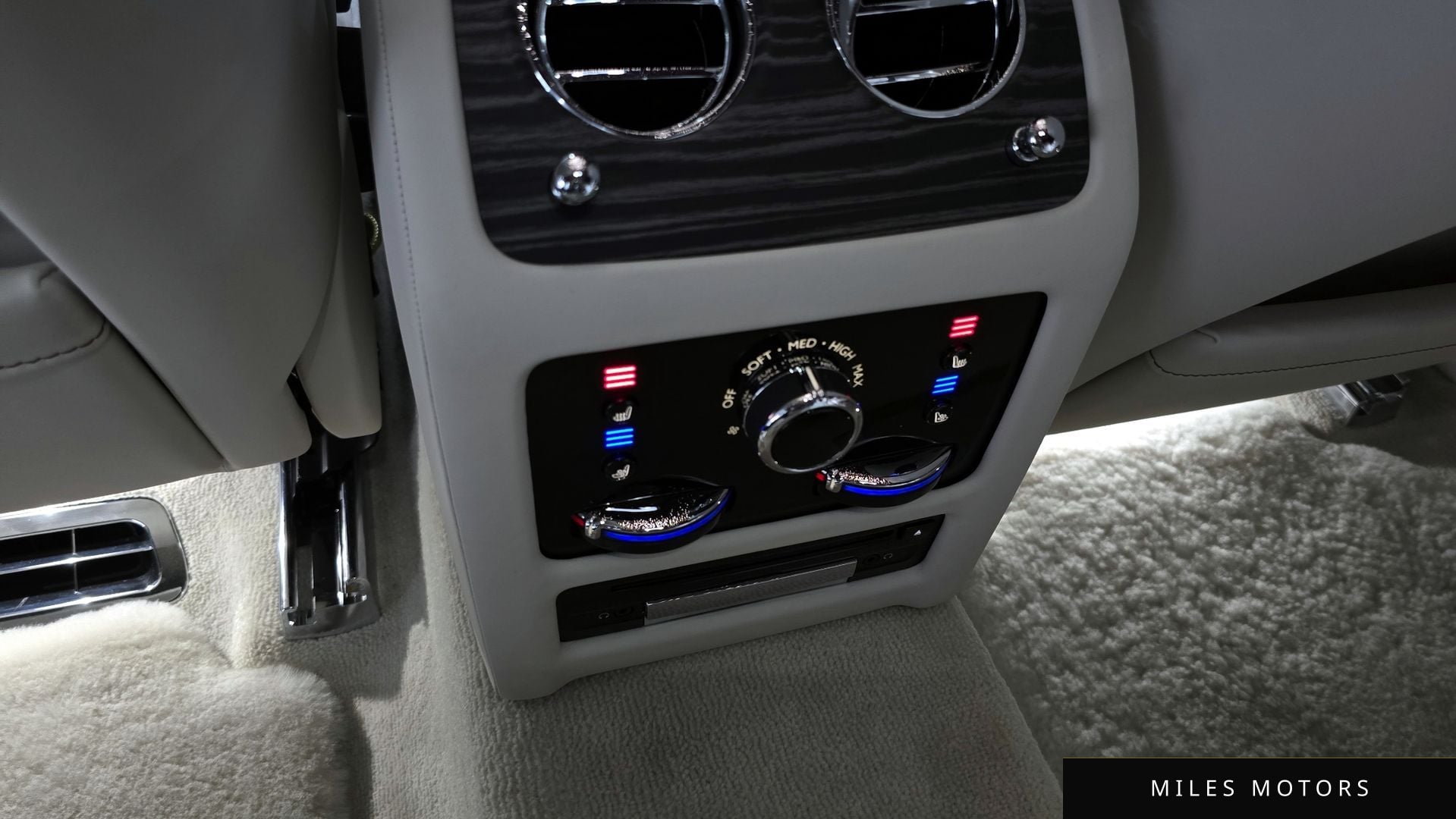 Rolls-Royce 고스트 2023 — миниатюра 19