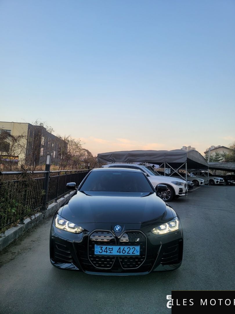 BMW i4 2023 — миниатюра 2