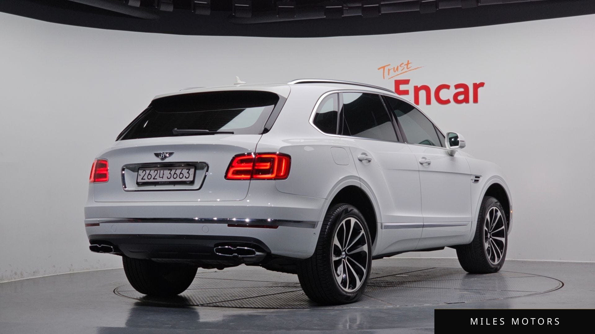 Bentley Bentayga 2019 — миниатюра 2