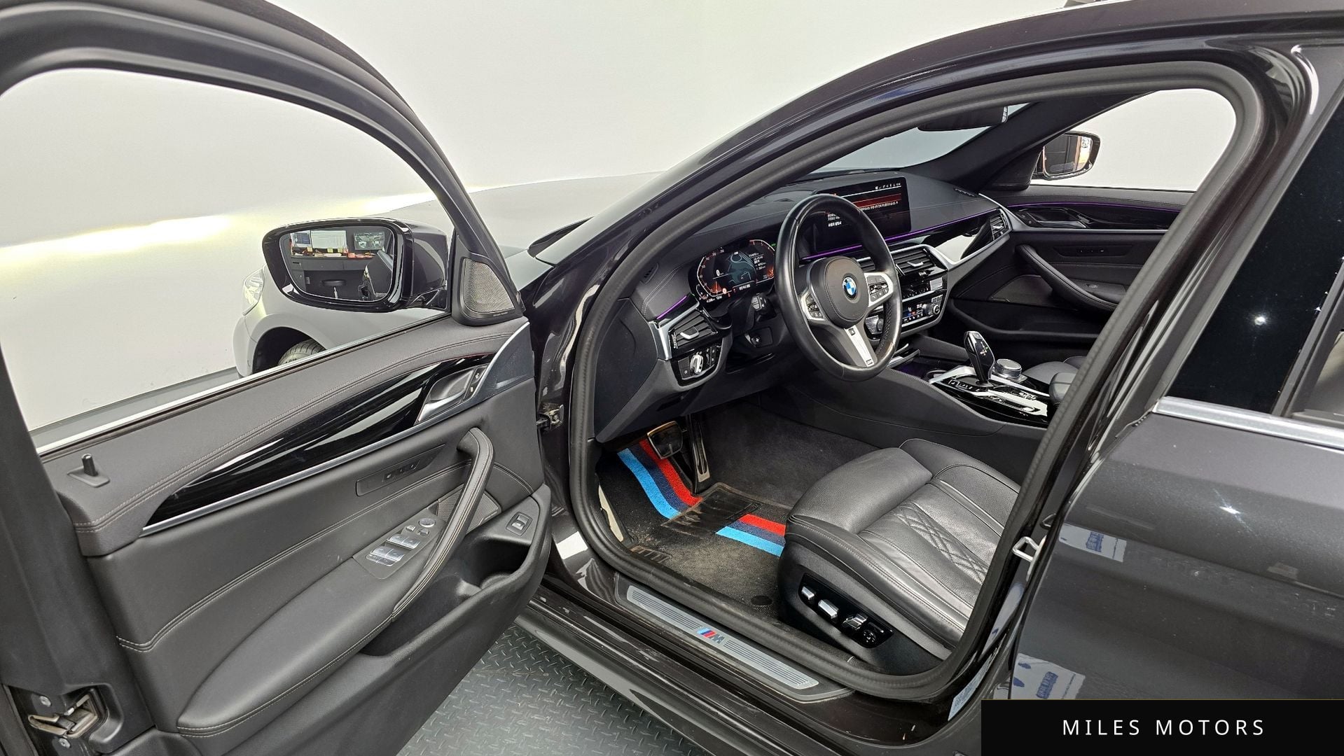 BMW 5 Series (G30) 2023 — миниатюра 11