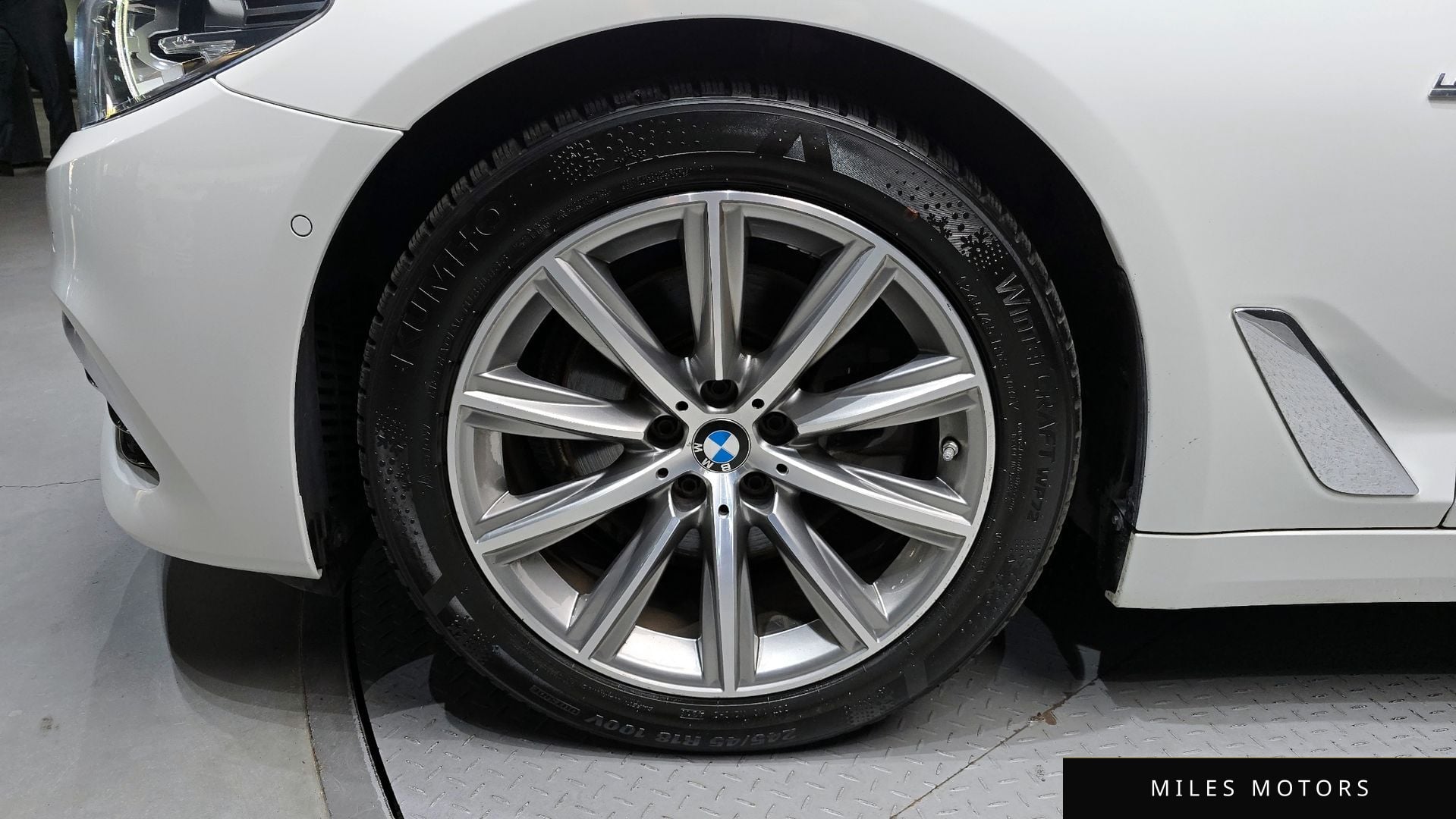 BMW 5 Series (G30) 2018 — миниатюра 5