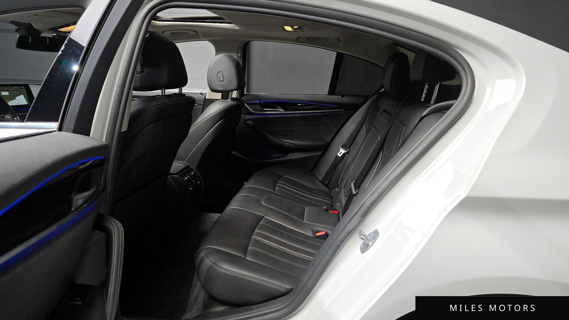 BMW 5 Series (G30) 2018 — миниатюра 12