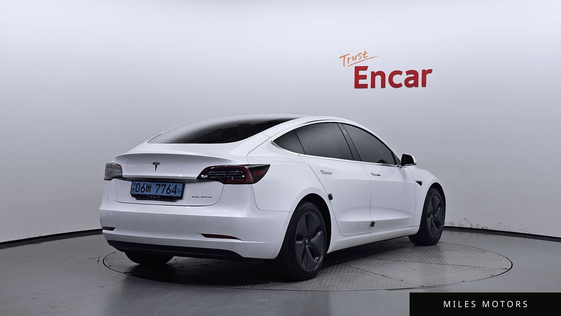 Tesla Model 3 2020 — миниатюра 2