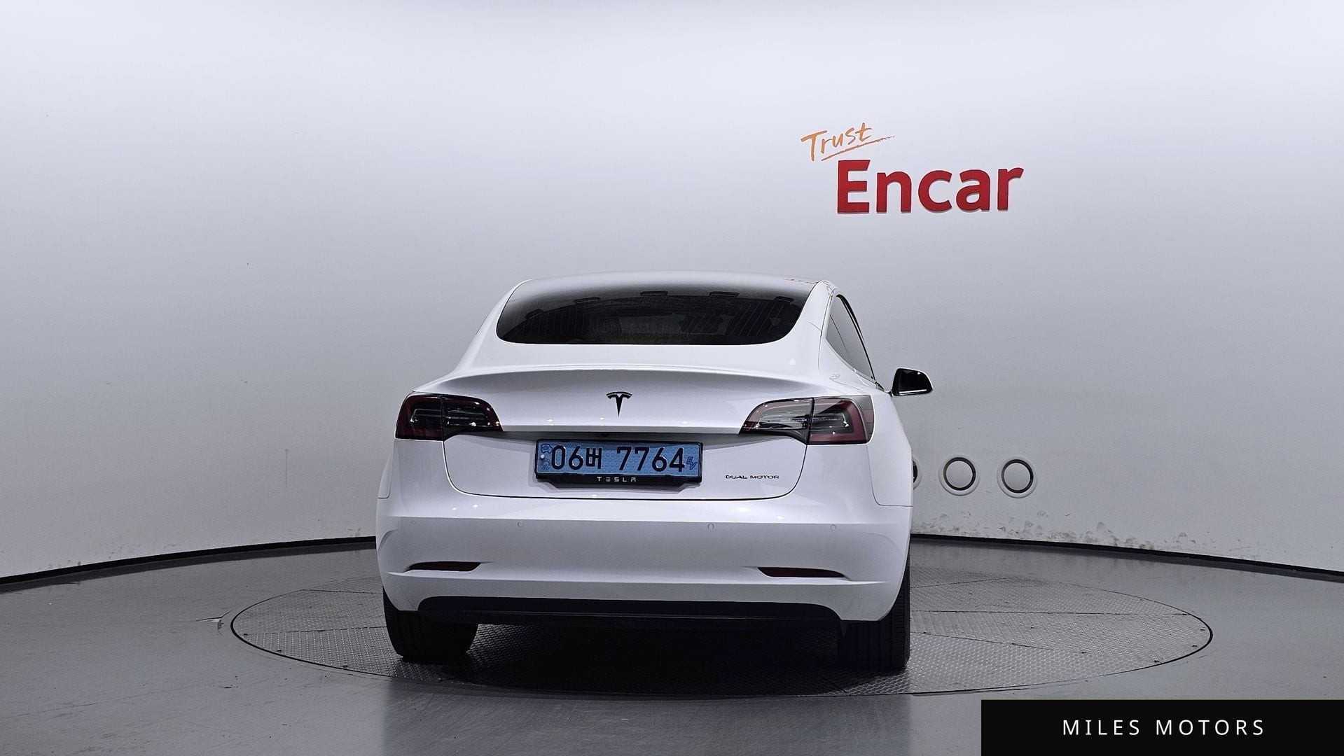 Tesla Model 3 2020 — миниатюра 4