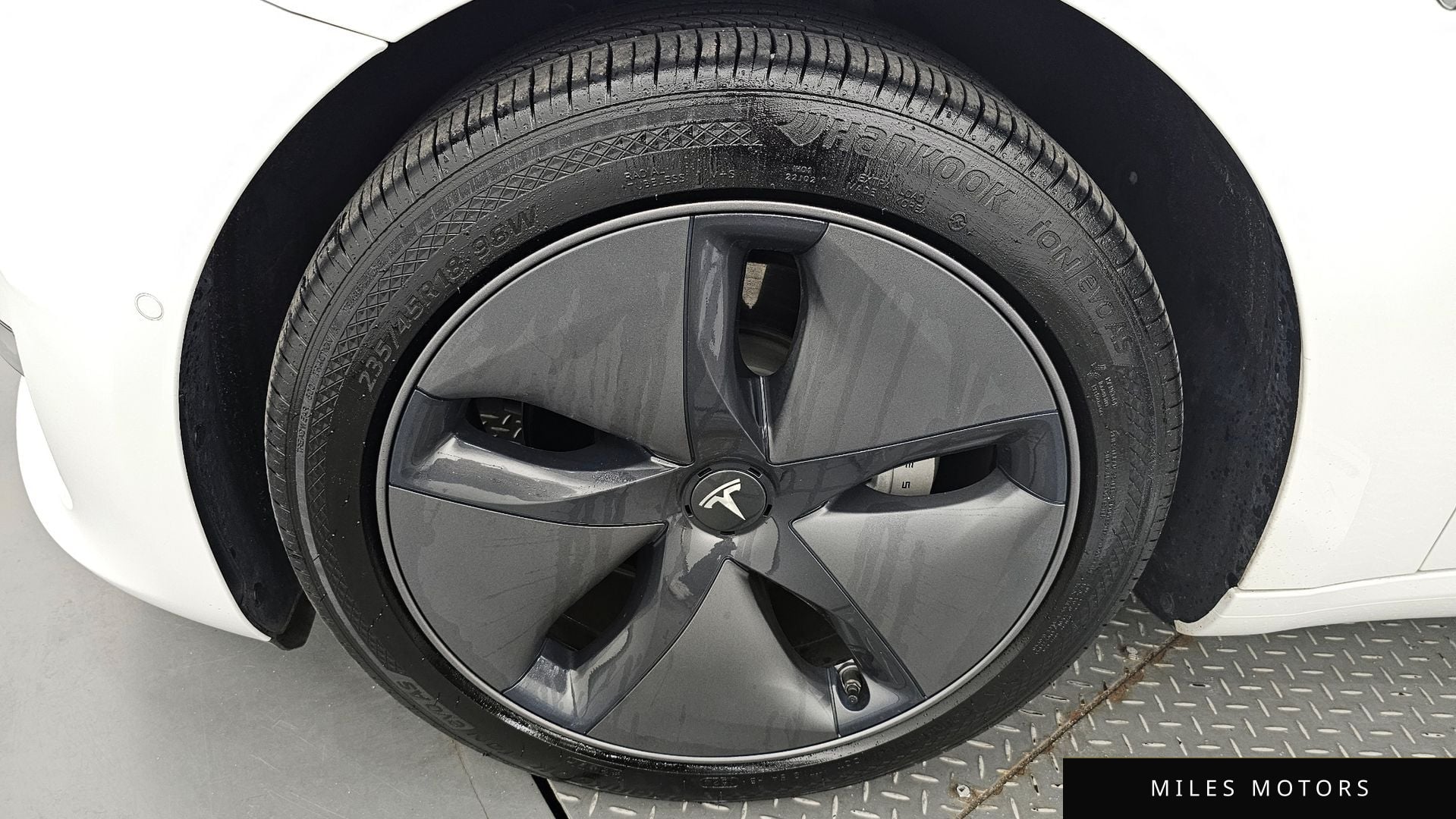 Tesla Model 3 2020 — миниатюра 5