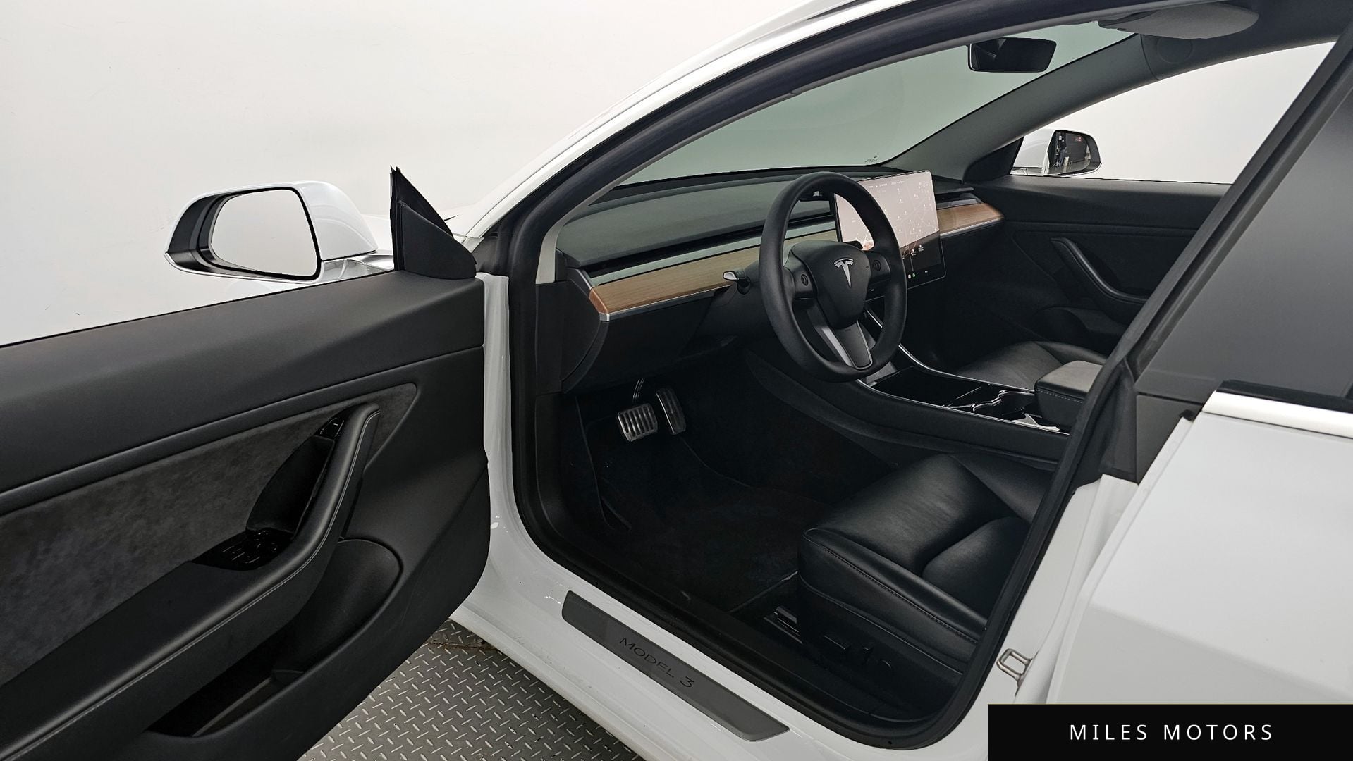 Tesla Model 3 2020 — миниатюра 10