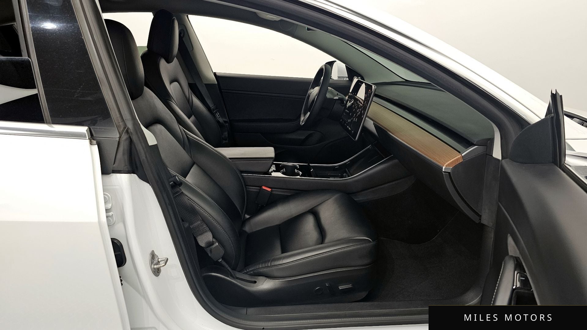 Tesla Model 3 2020 — миниатюра 11