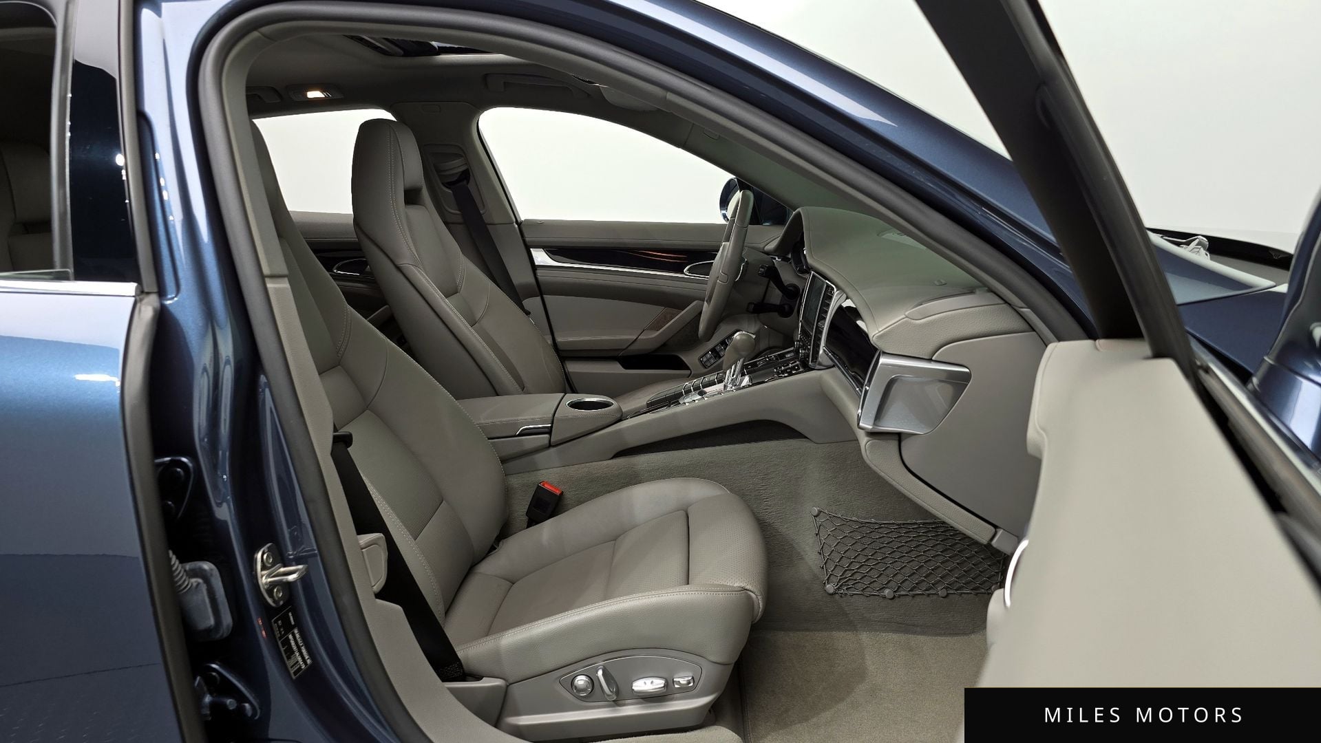 Porsche Panamera 2010 — миниатюра 10