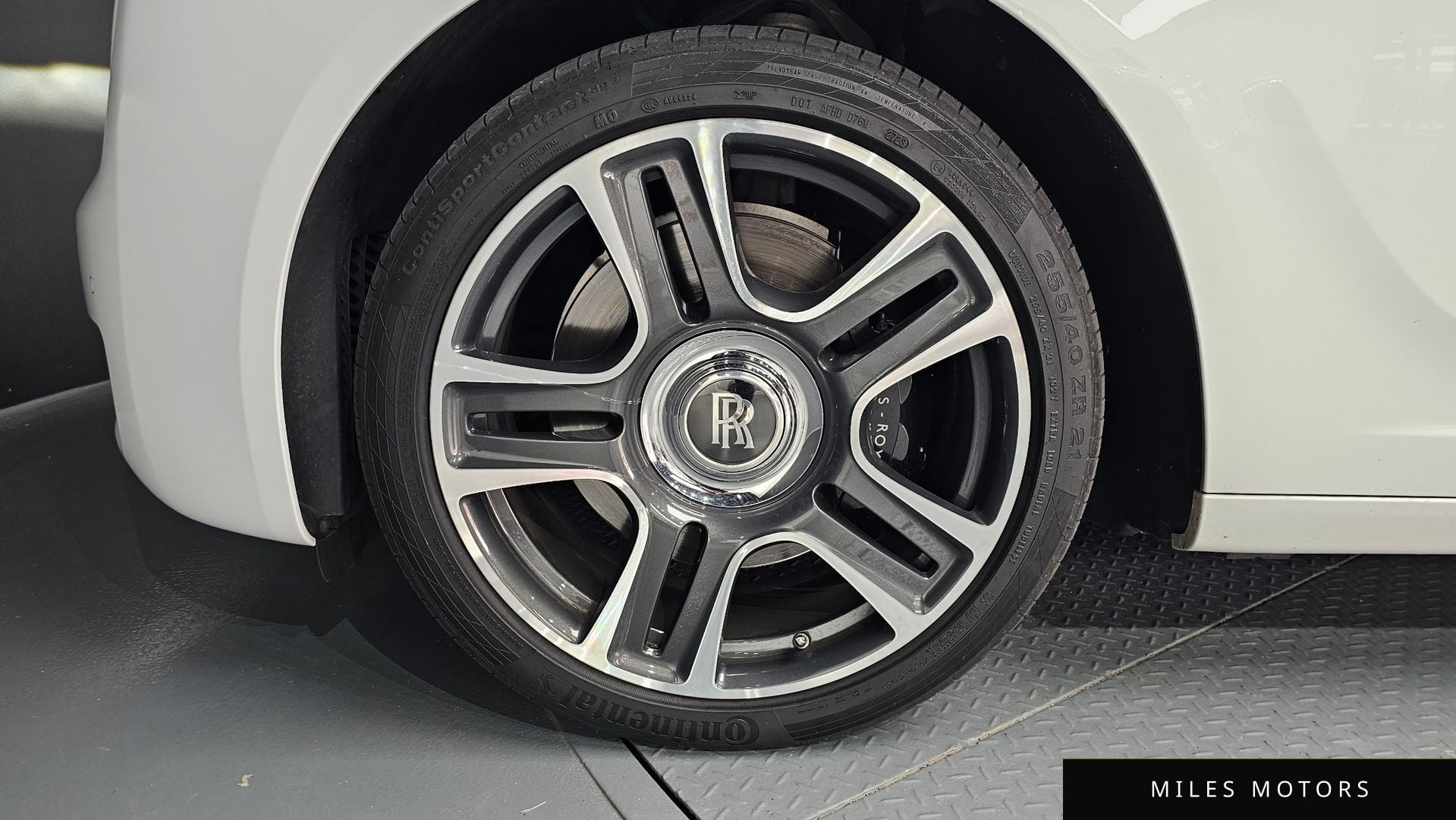 Rolls-Royce 고스트 2019 — миниатюра 5