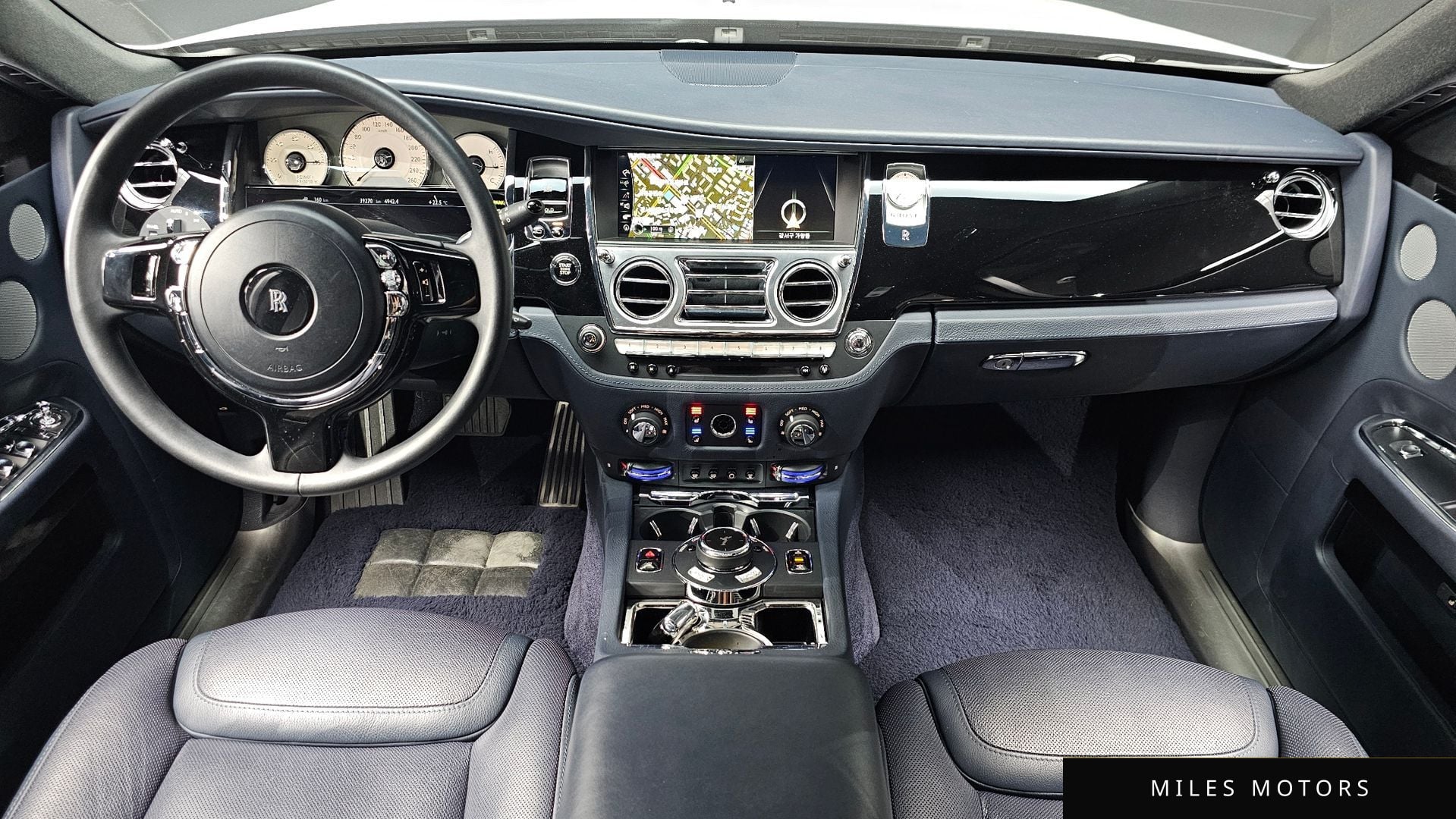 Rolls-Royce 고스트 2019 — миниатюра 7