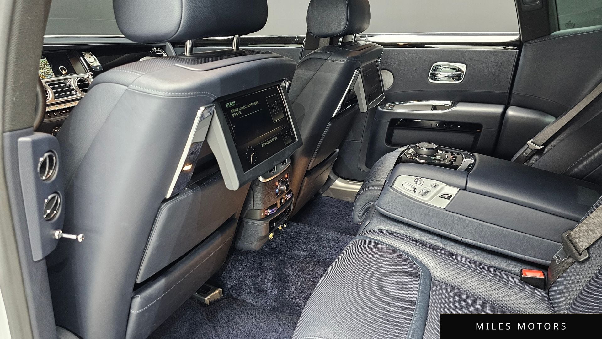 Rolls-Royce 고스트 2019 — миниатюра 12