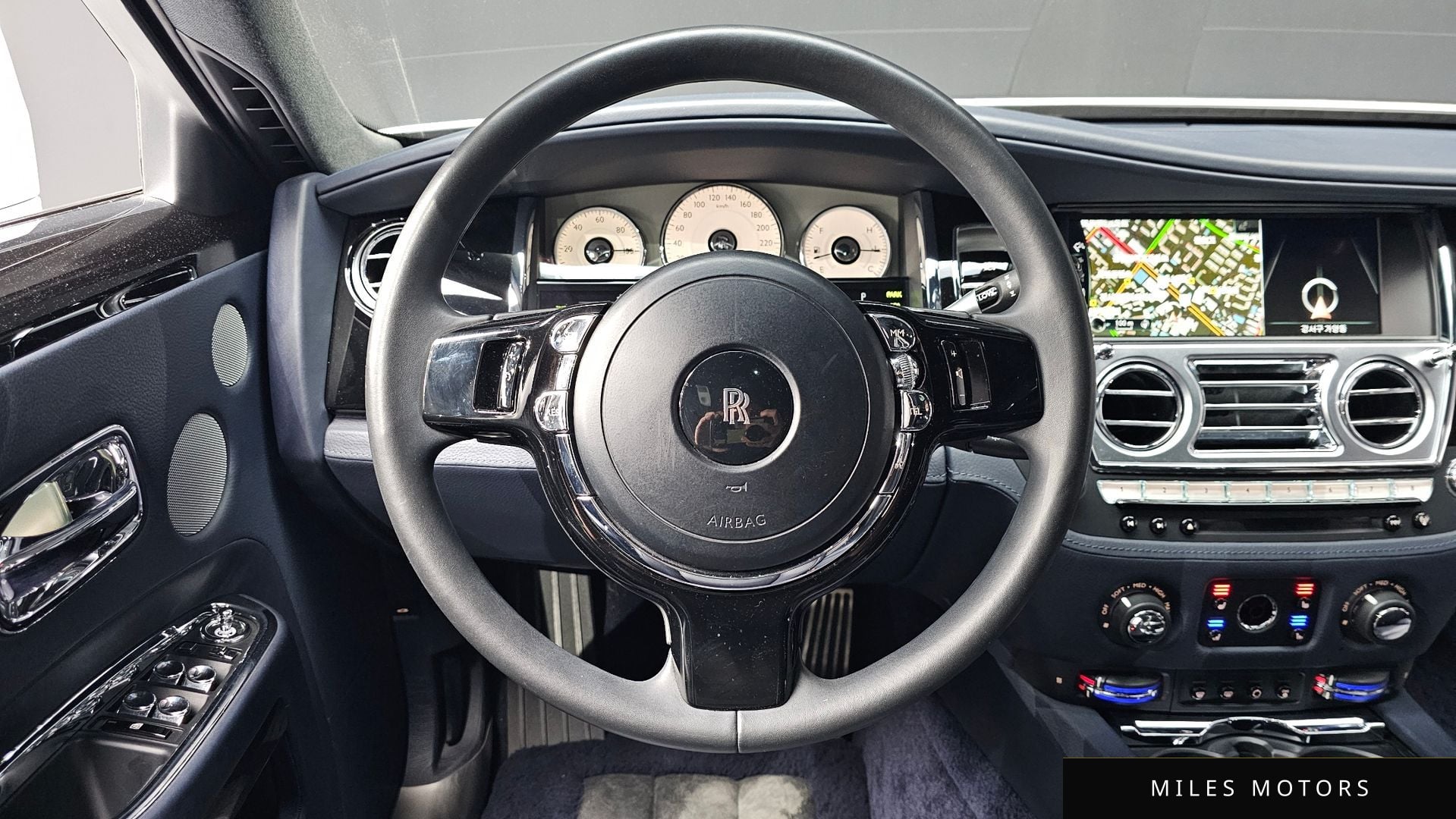 Rolls-Royce 고스트 2019 — миниатюра 13
