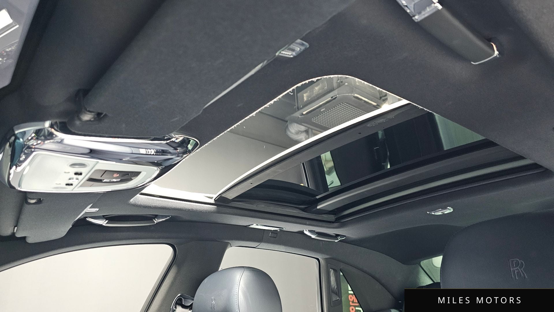 Rolls-Royce 고스트 2019 — миниатюра 15