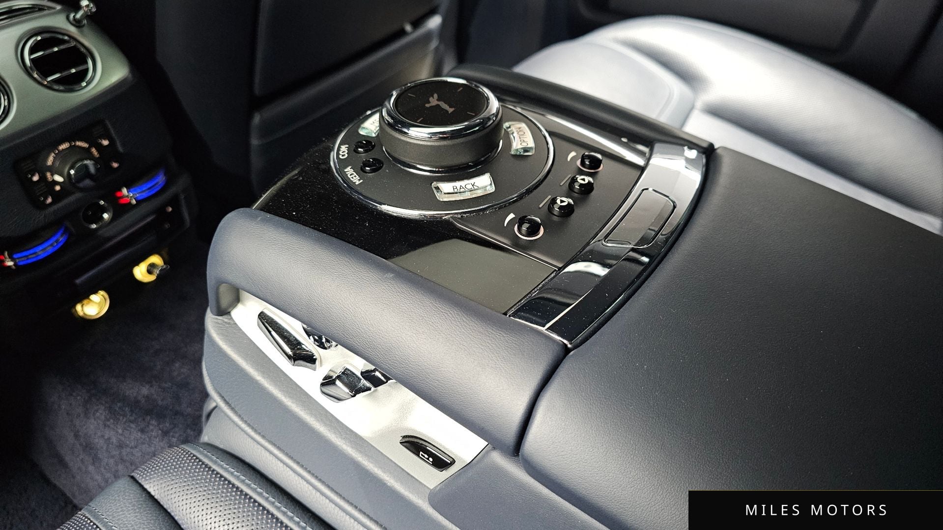 Rolls-Royce 고스트 2019 — миниатюра 17