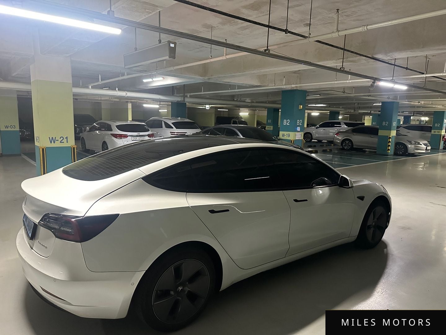 Tesla 모델 3 2022 — миниатюра 5