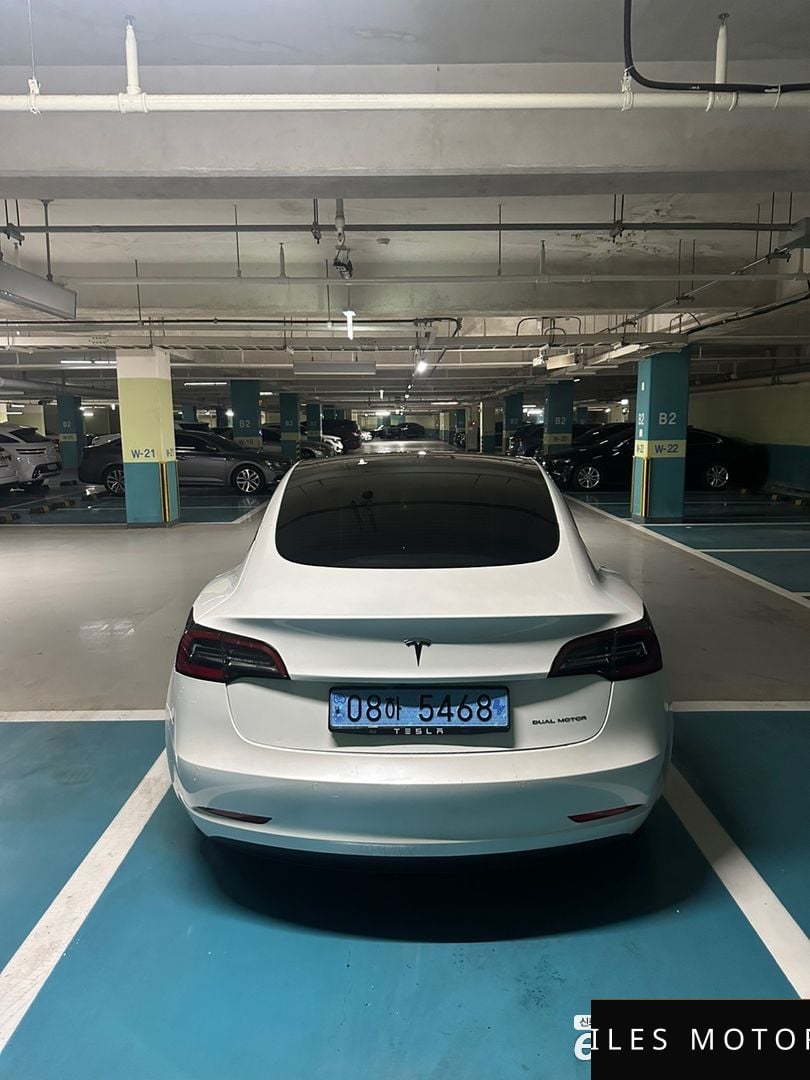 Tesla 모델 3 2022 — миниатюра 6