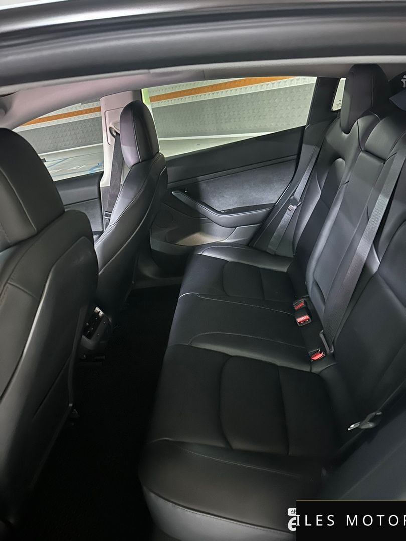 Tesla 모델 3 2022 — миниатюра 10