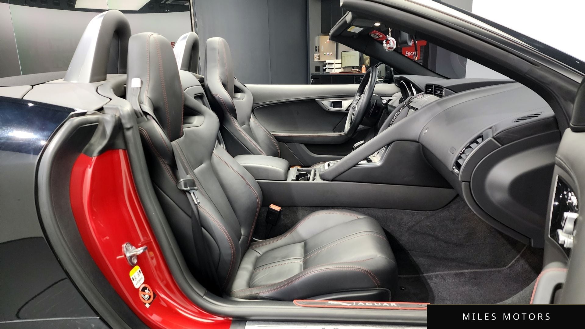 Jaguar F-TYPE 2017 — миниатюра 11