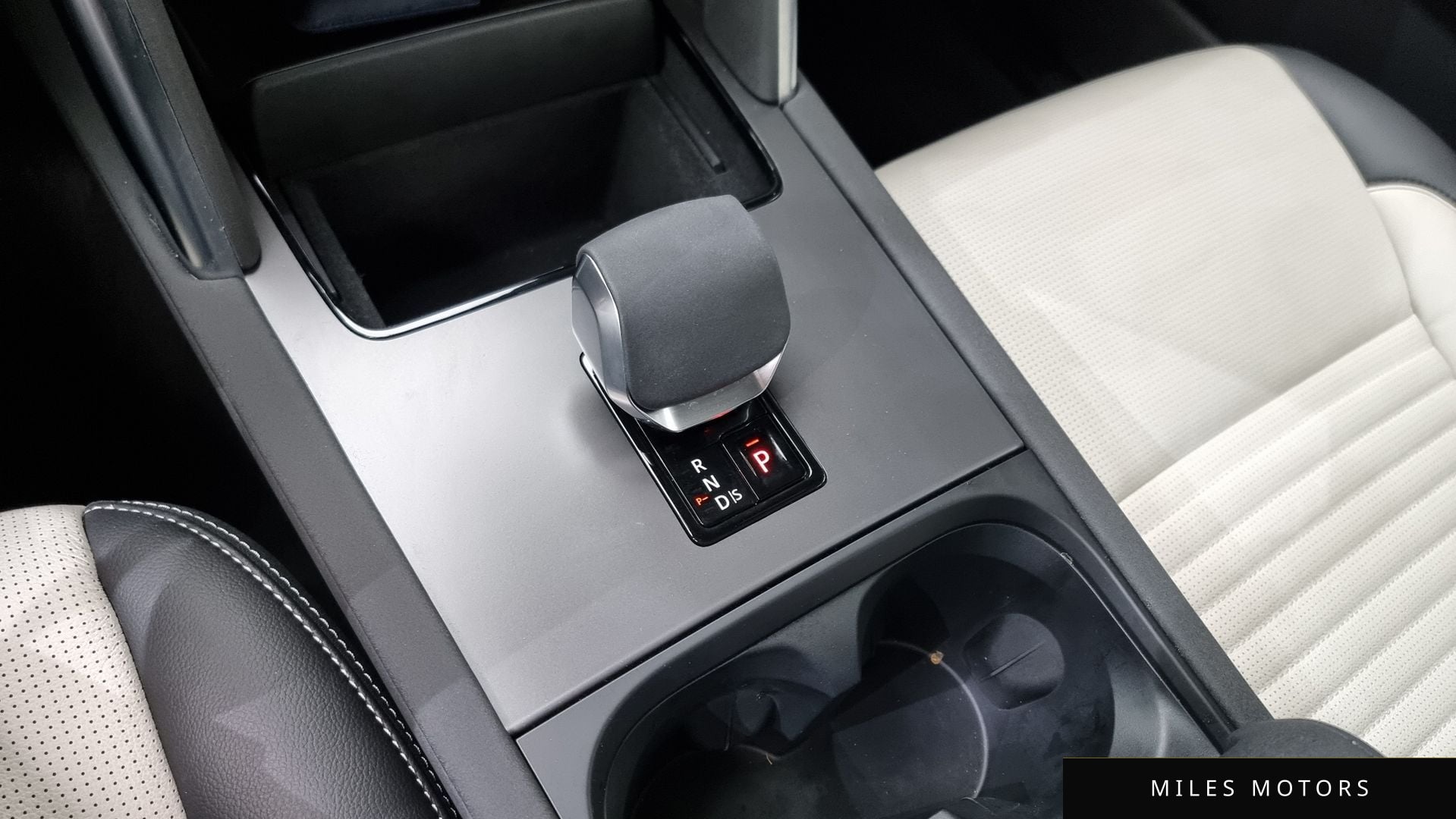 Land Rover Discovery Sport 2024 — миниатюра 9
