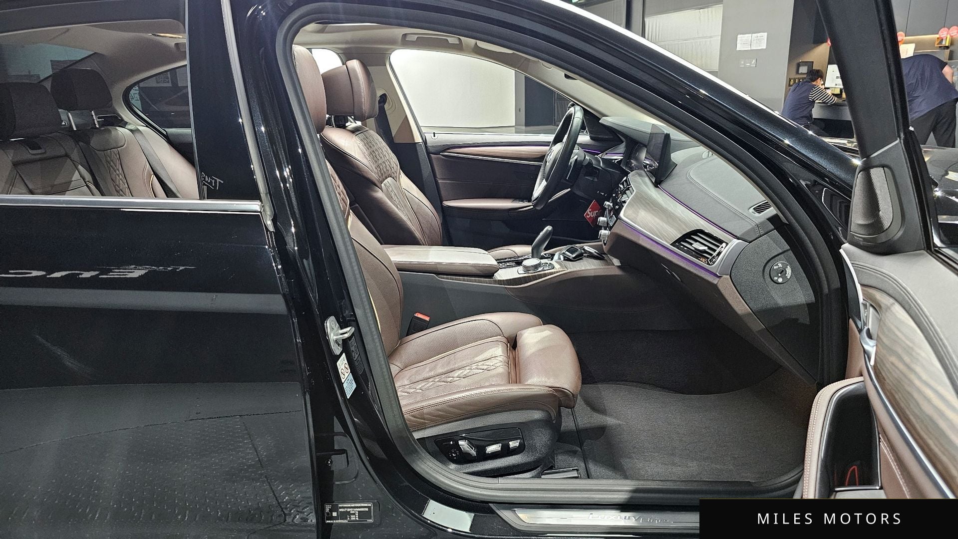 BMW 5 Series (G30) 2021 — миниатюра 11