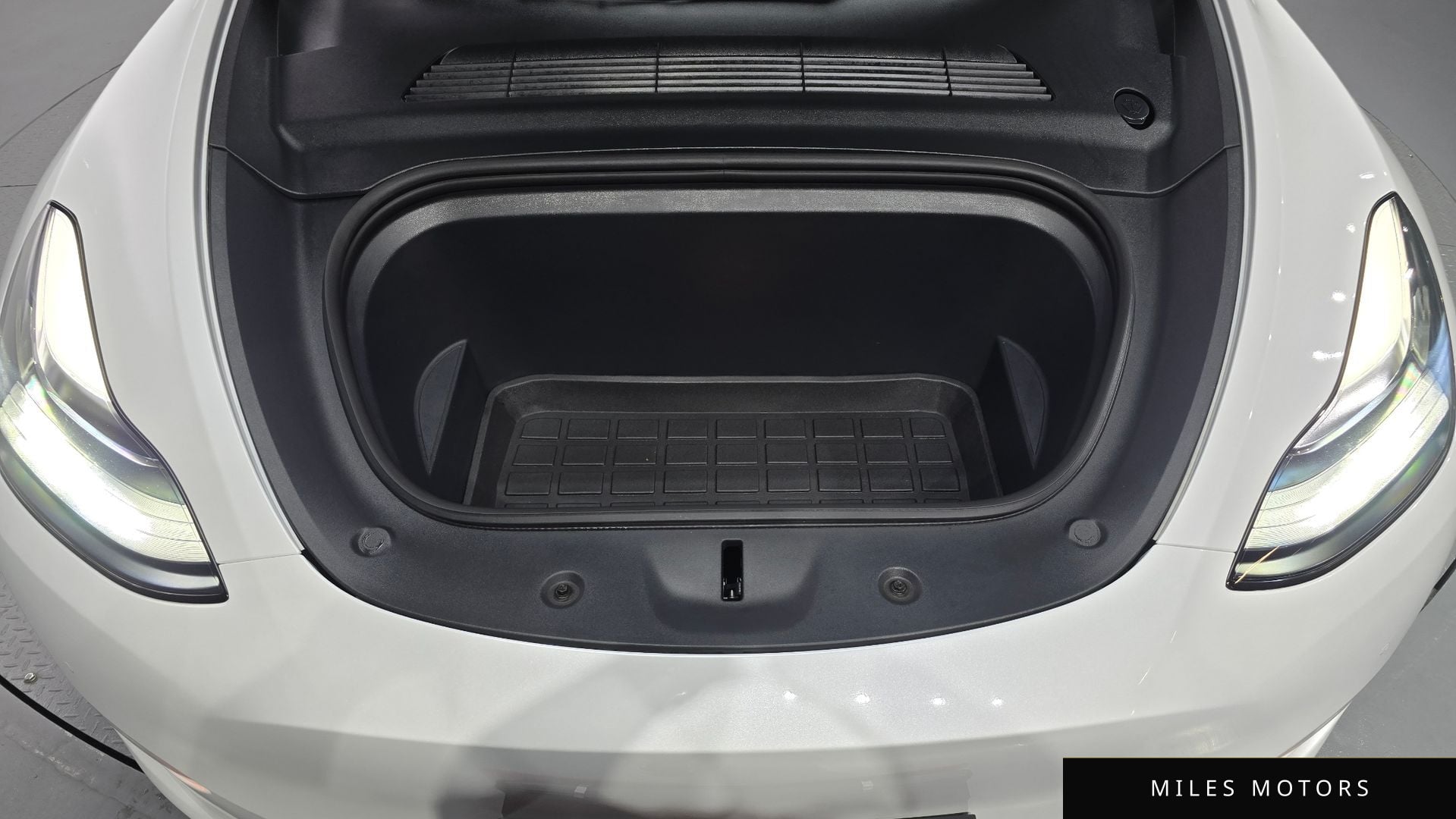 Tesla Model Y 2022 — миниатюра 6