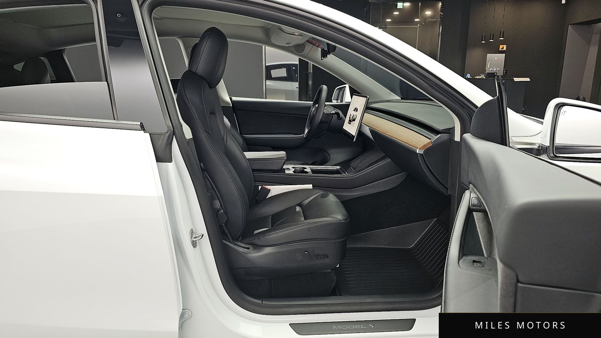 Tesla Model Y 2022 — миниатюра 11
