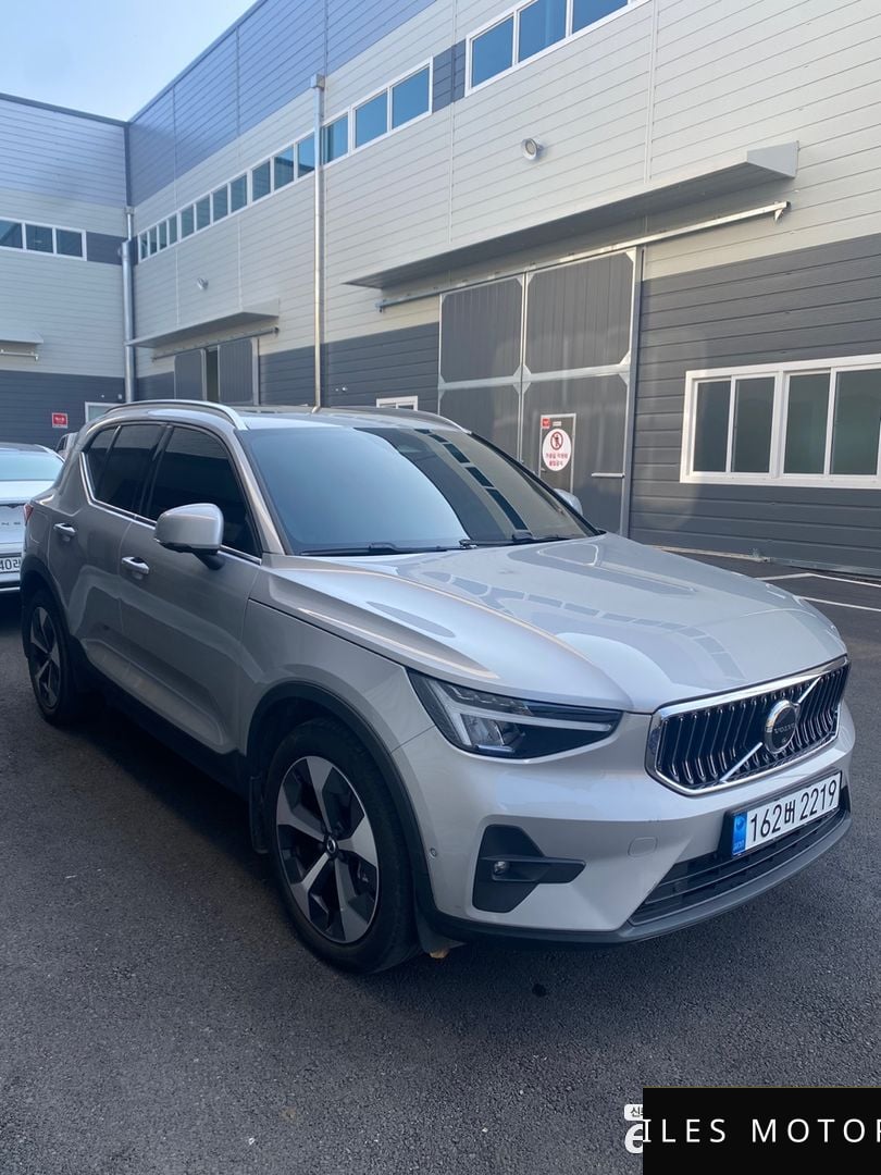 Volvo XC40 2023 — миниатюра 3