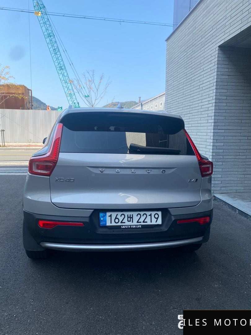 Volvo XC40 2023 — миниатюра 4