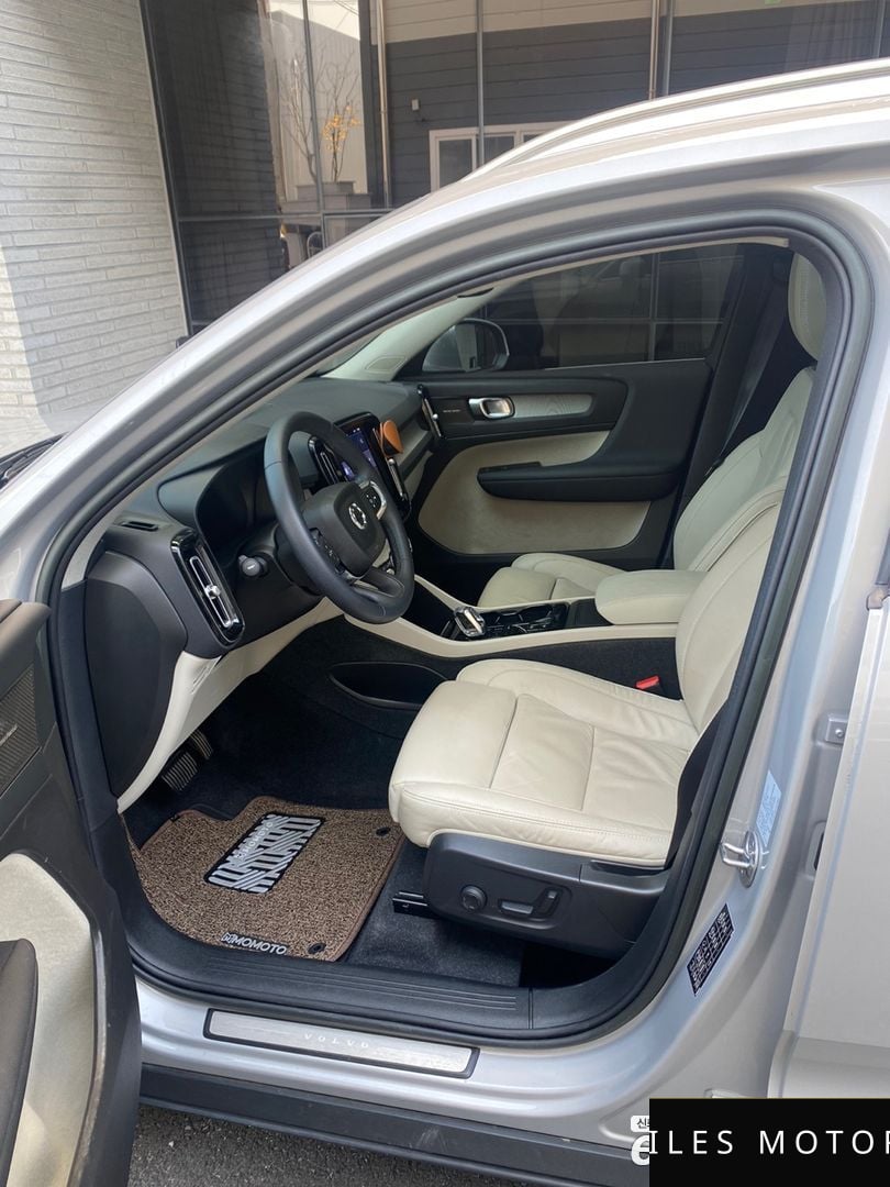 Volvo XC40 2023 — миниатюра 5