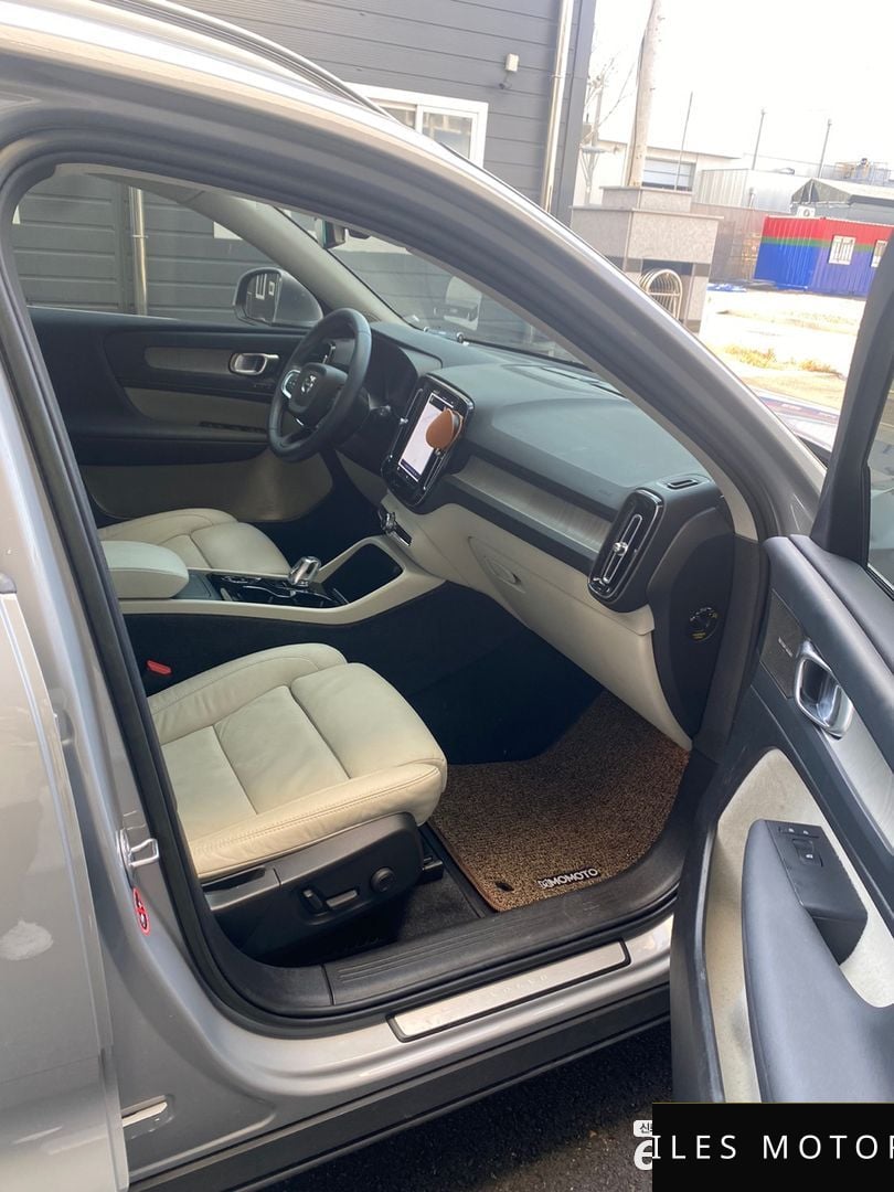 Volvo XC40 2023 — миниатюра 6