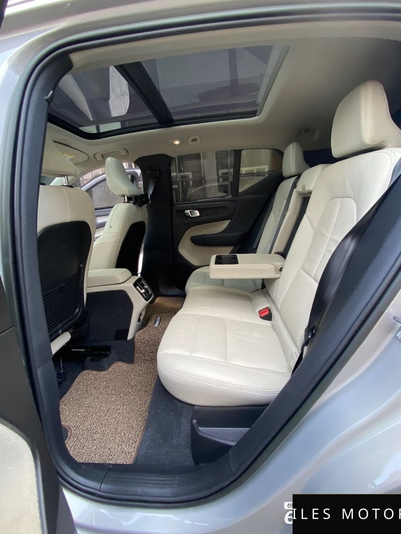 Volvo XC40 2023 — миниатюра 7