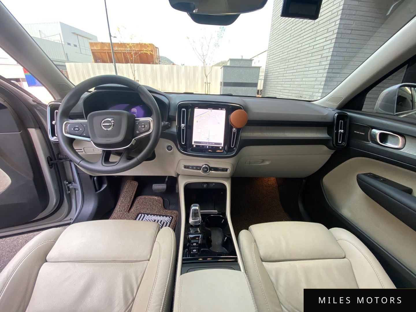 Volvo XC40 2023 — миниатюра 11