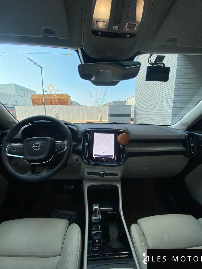 Volvo XC40 2023 — миниатюра 12